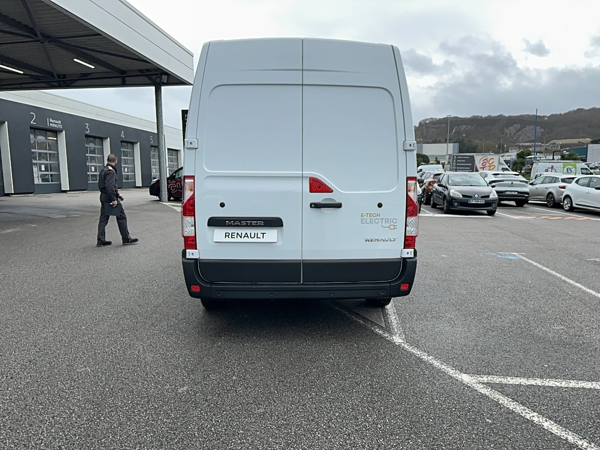 Vente en ligne Renault Master E-Tech MASTER ELECTRIQUE FGN L2H2 F3500 EV52 au prix de 26 900 €
