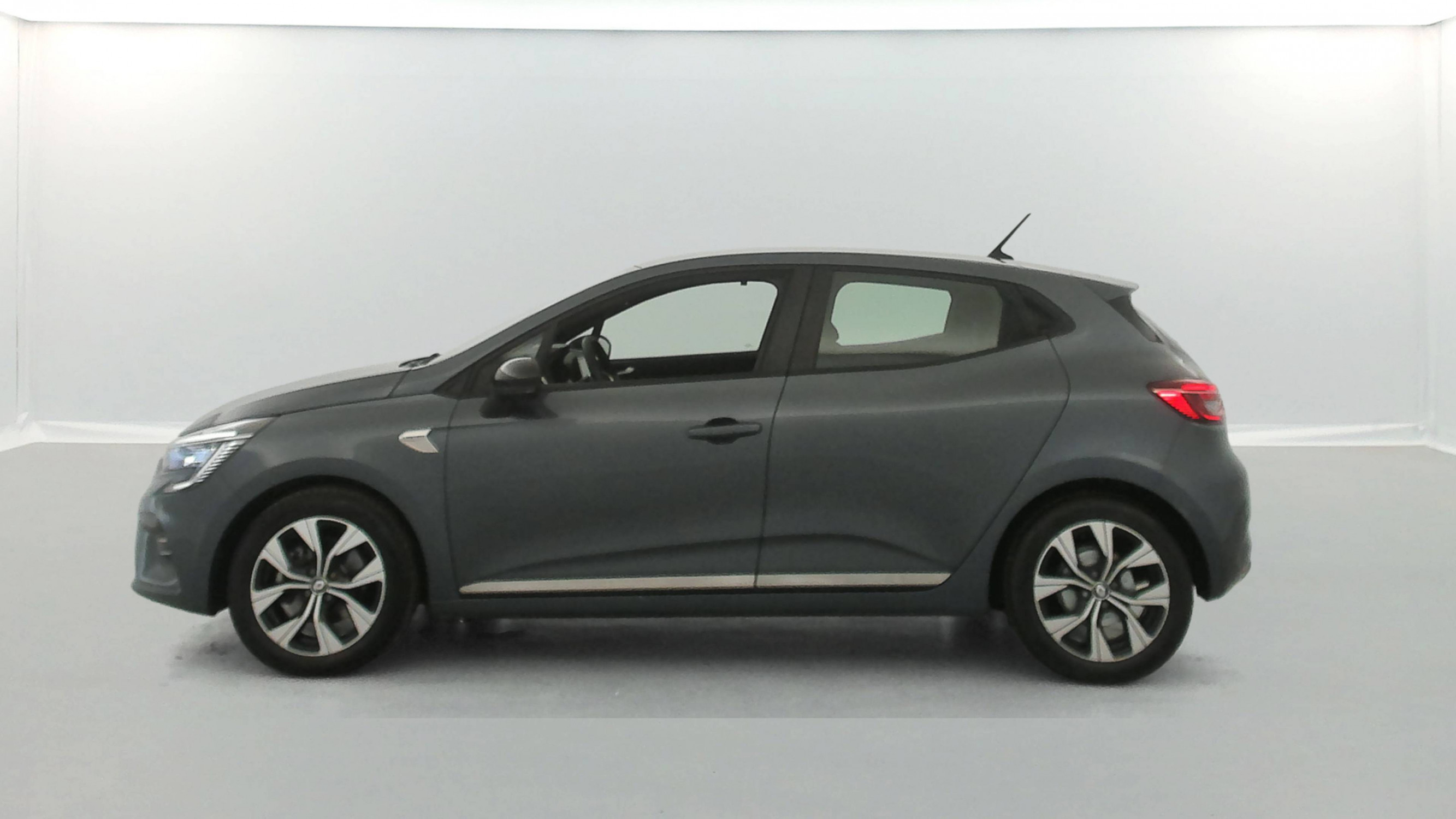 Vente en ligne Renault Clio 5 Clio E-Tech 140 - 21N au prix de 16 990 €