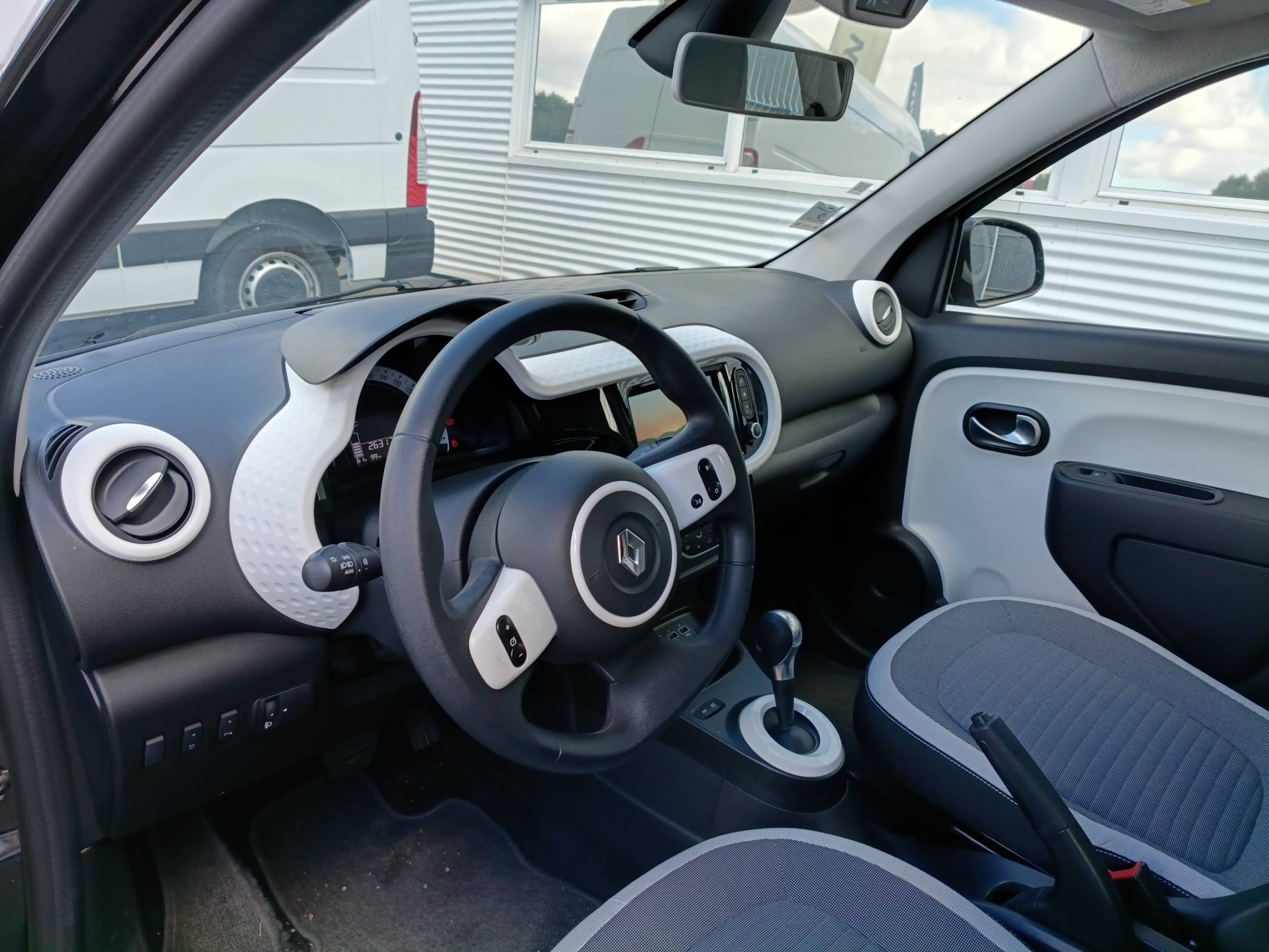 Vente en ligne Renault Twingo Electrique Twingo III E-Tech au prix de 14 990 €