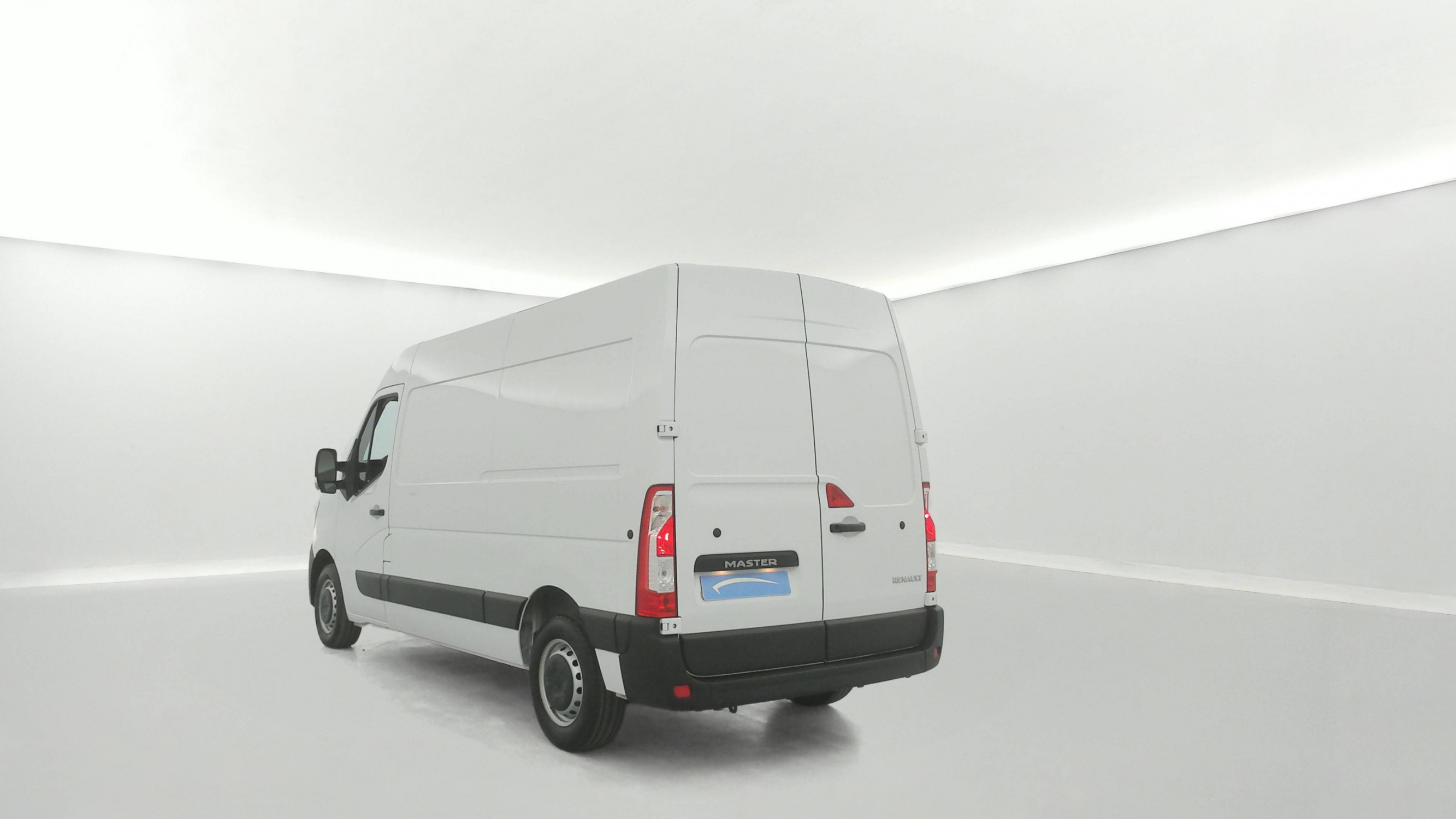 Vente en ligne Renault Master Fourgon MASTER FGN TRAC F3500 L2H2 BLUE DCI 135 au prix de 27 990 €