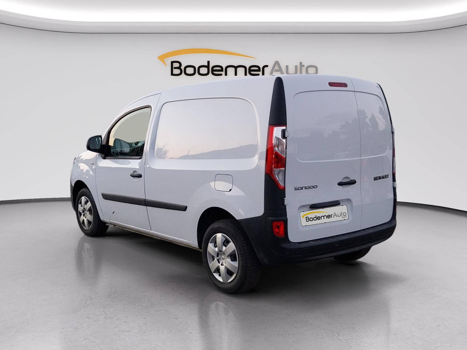 Vente en ligne Renault Kangoo Express  BLUE DCI 95 au prix de 11 990 €