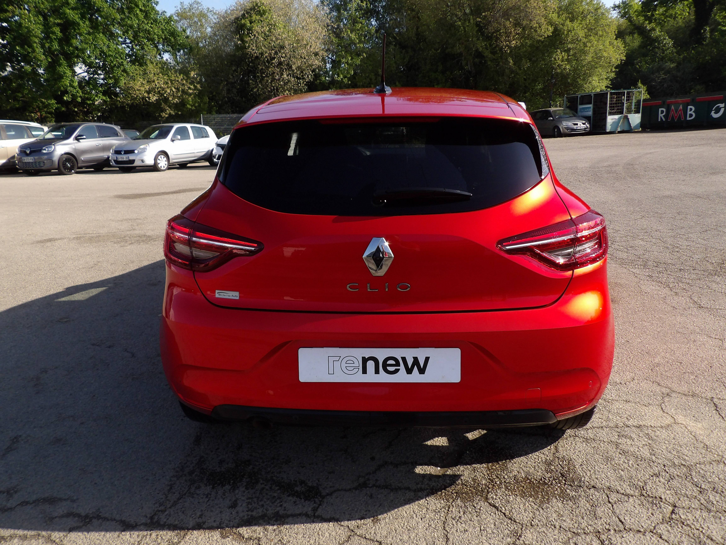 Vente en ligne Renault Clio 5 Clio TCe 90 - 21 au prix de 12 499 €