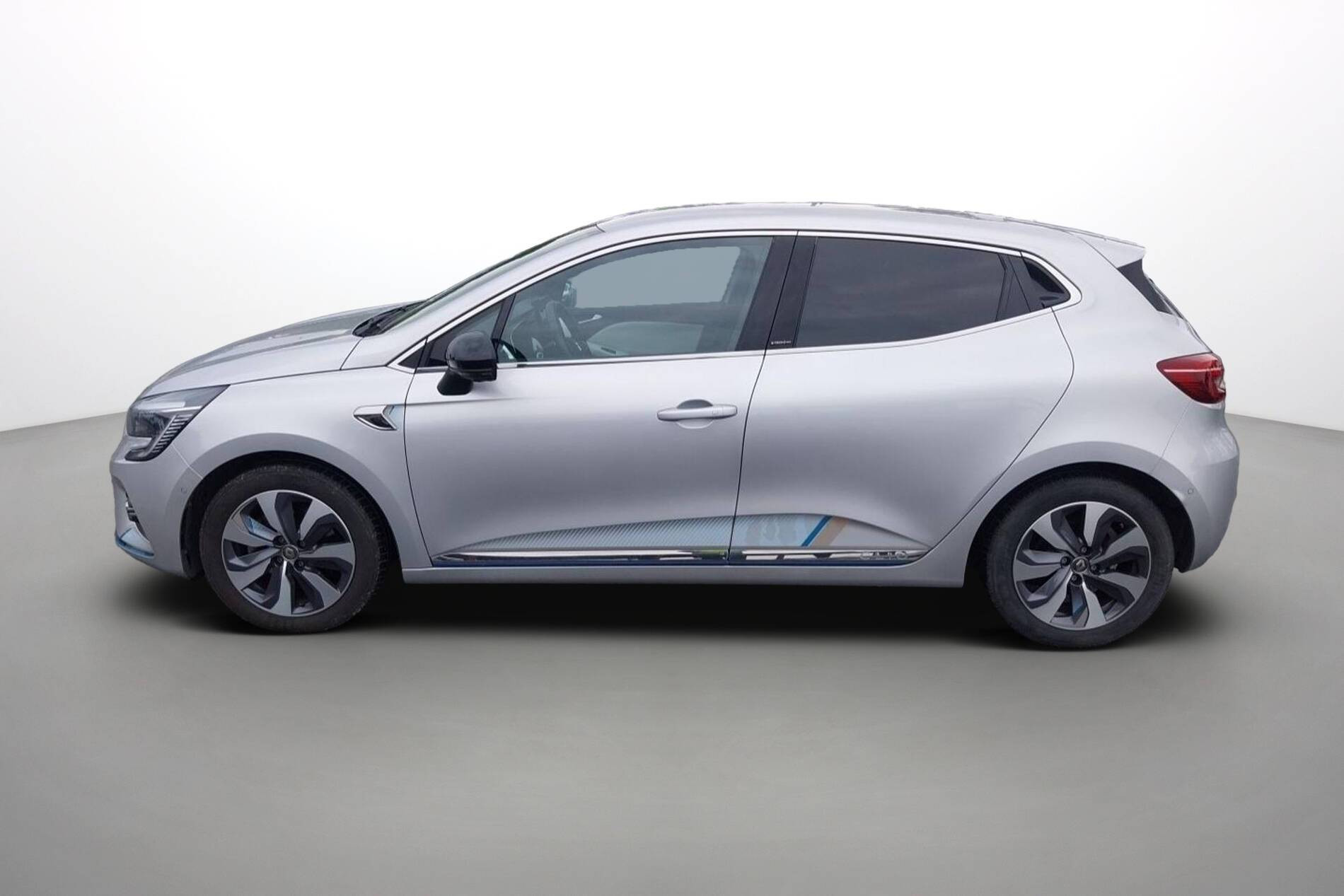 Vente en ligne Renault Clio 5 Clio E-Tech 140 - 21 au prix de 15 990 €