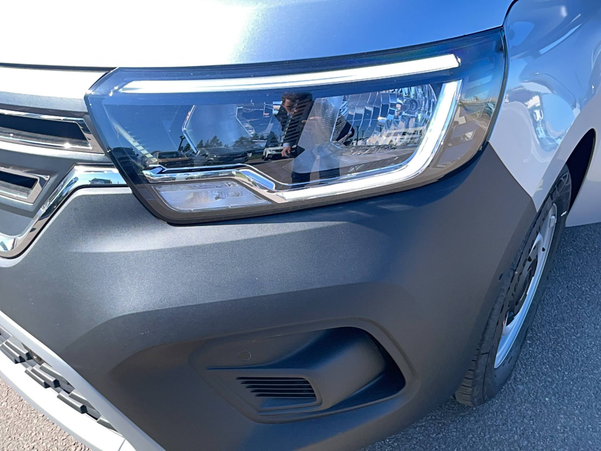 Vente en ligne Renault Kangoo Van E-Tech  FG TOLE L1 AC22/DC80 GSR2 au prix de 29 991 €