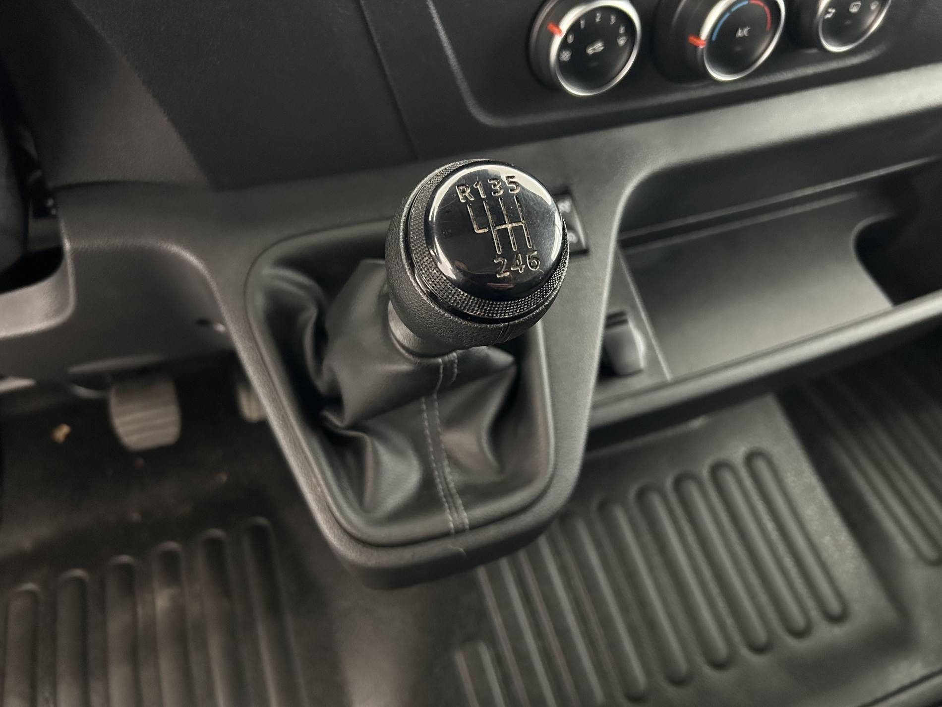 Vente en ligne Renault Master Fourgon MASTER FGN TRAC F3500 L2H2 BLUE DCI 135 au prix de 26 990 €