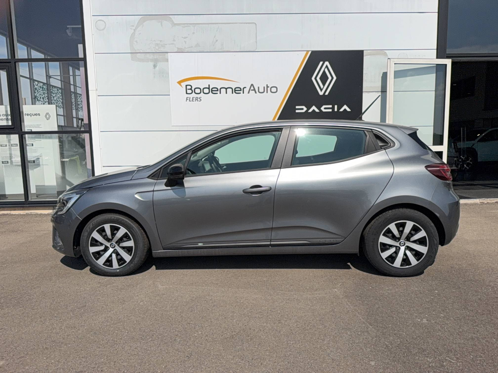 Vente en ligne Renault Clio 5 Clio TCe 90 au prix de 13 980 €
