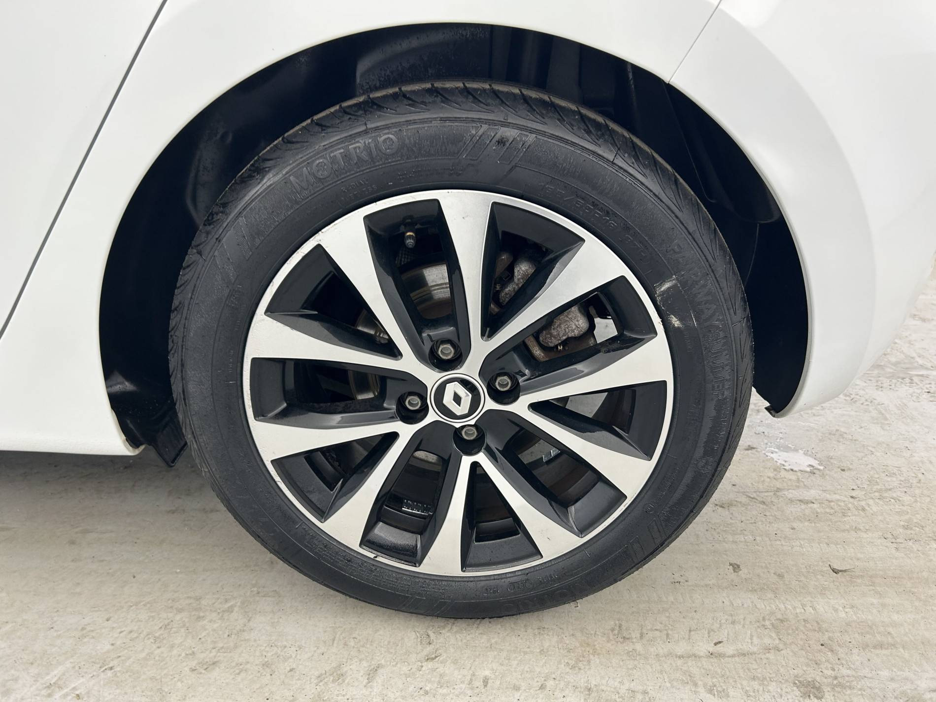 Vente en ligne Renault Clio 5 Clio E-Tech full hybrid 145 au prix de 16 990 €