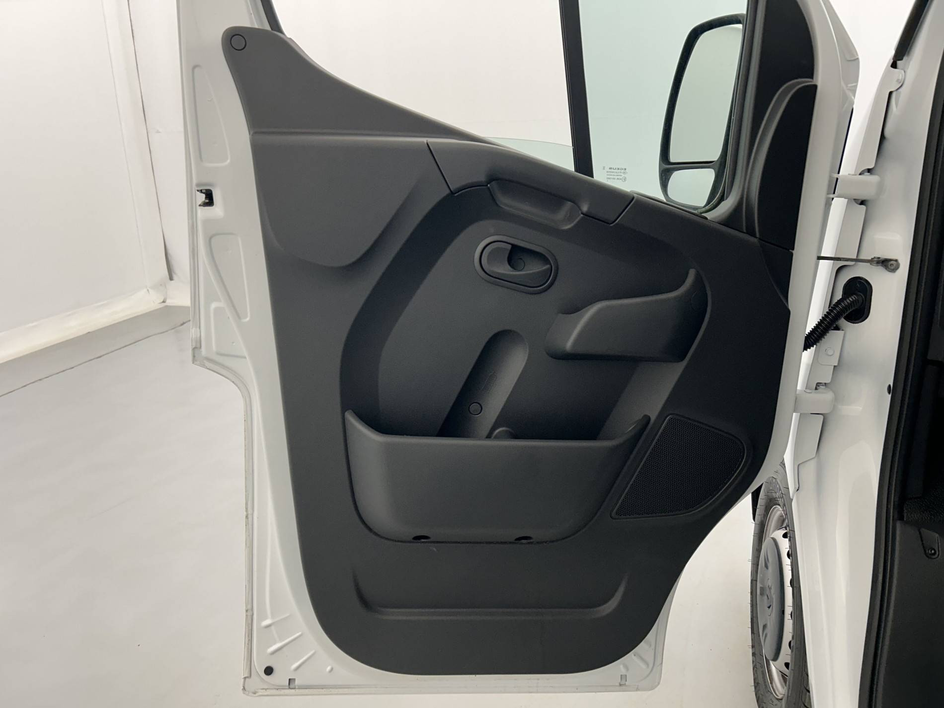 Vente en ligne Renault Master Fourgon MASTER FGN TRAC F3500 L3H3 BLUE DCI 135 au prix de 26 490 €