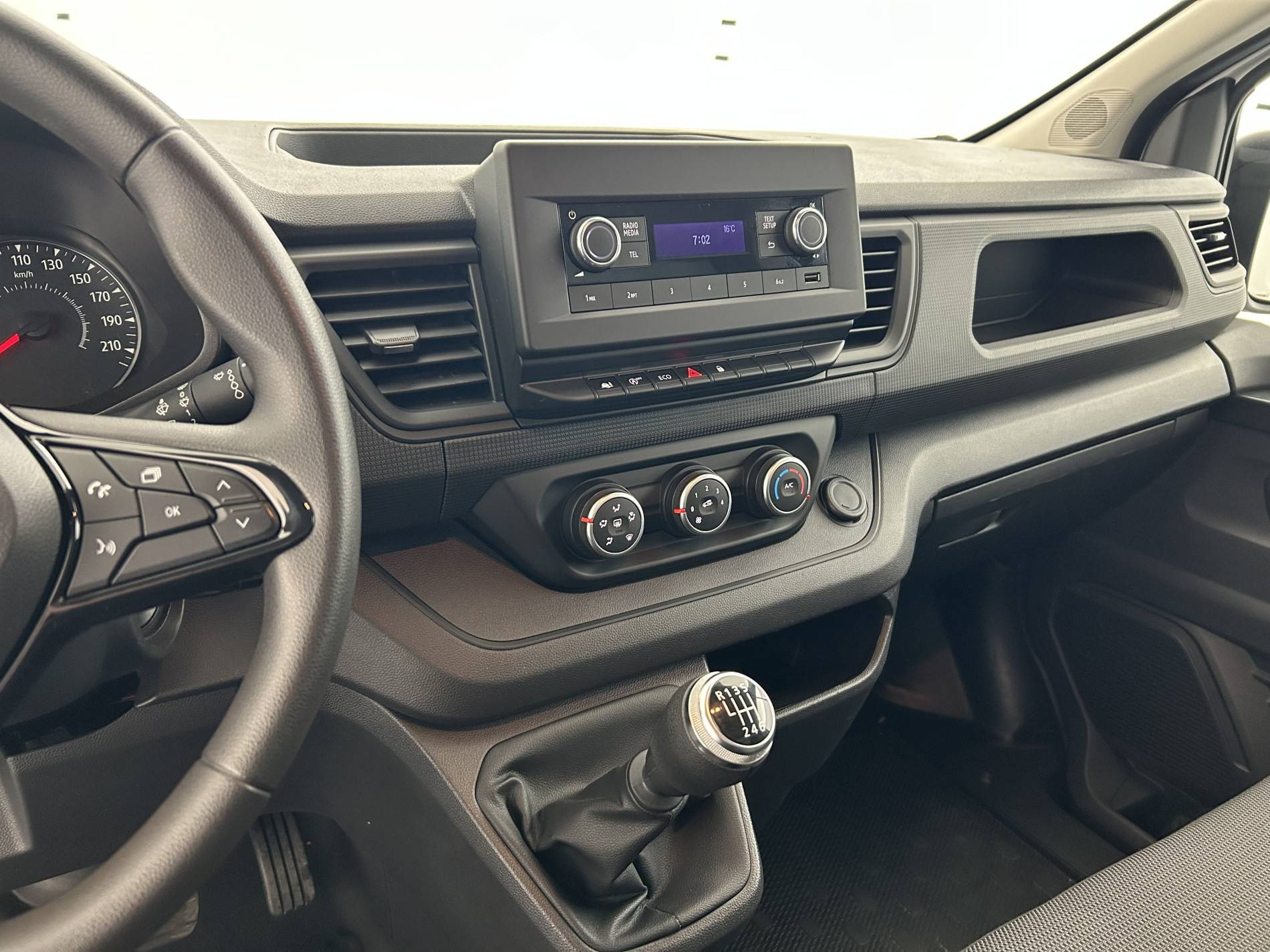Vente en ligne Renault Trafic 3 Fourgon TRAFIC FGN L2H1 3000 KG BLUE DCI 130 au prix de 25 000 €