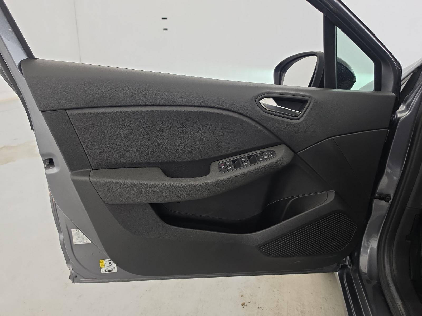 Vente en ligne Renault Clio 5 Clio E-Tech full hybrid 145 au prix de 16 140 €