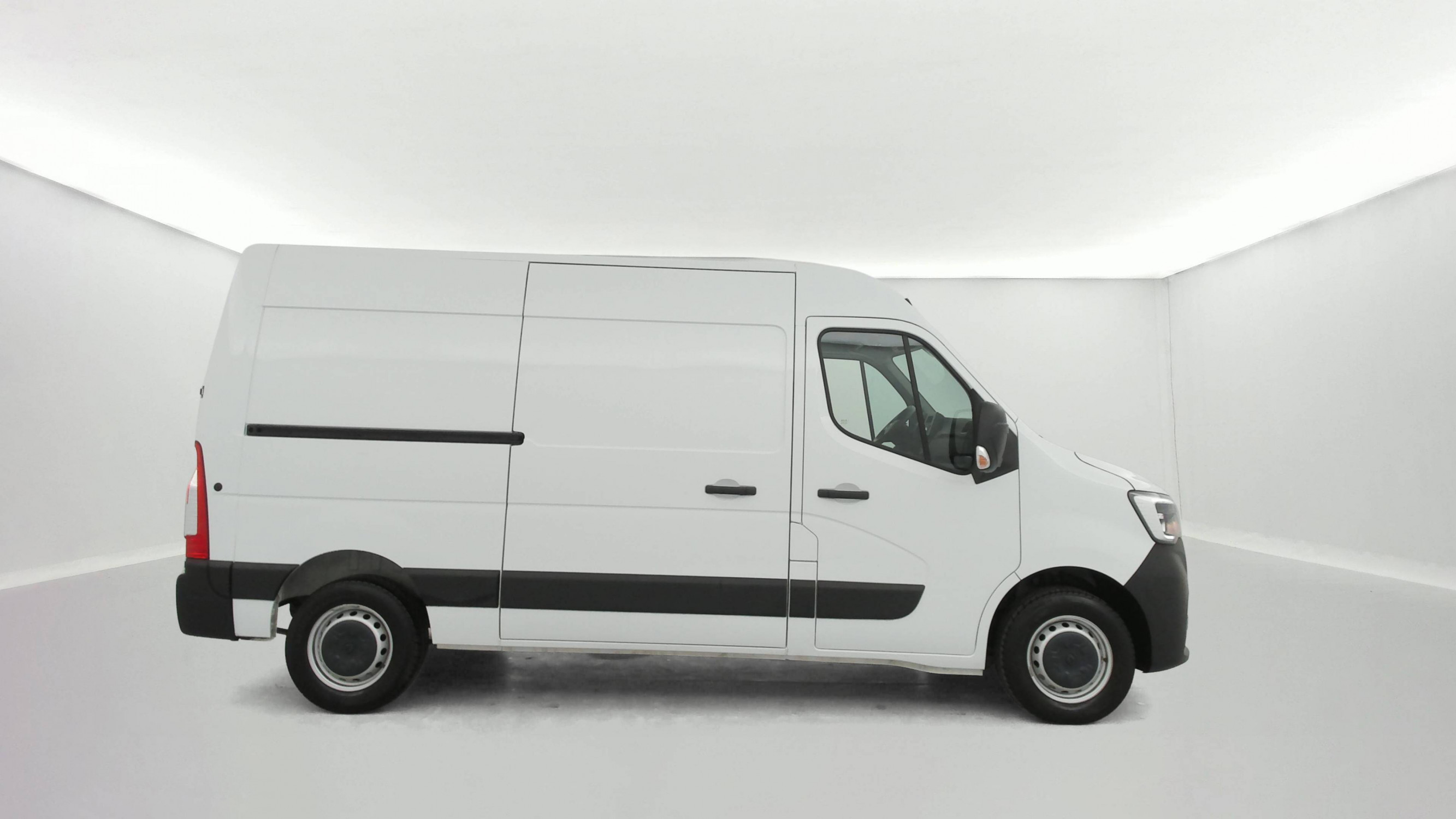 Vente en ligne Renault Master Fourgon MASTER FGN TRAC F3500 L2H2 BLUE DCI 135 au prix de 25 890 €