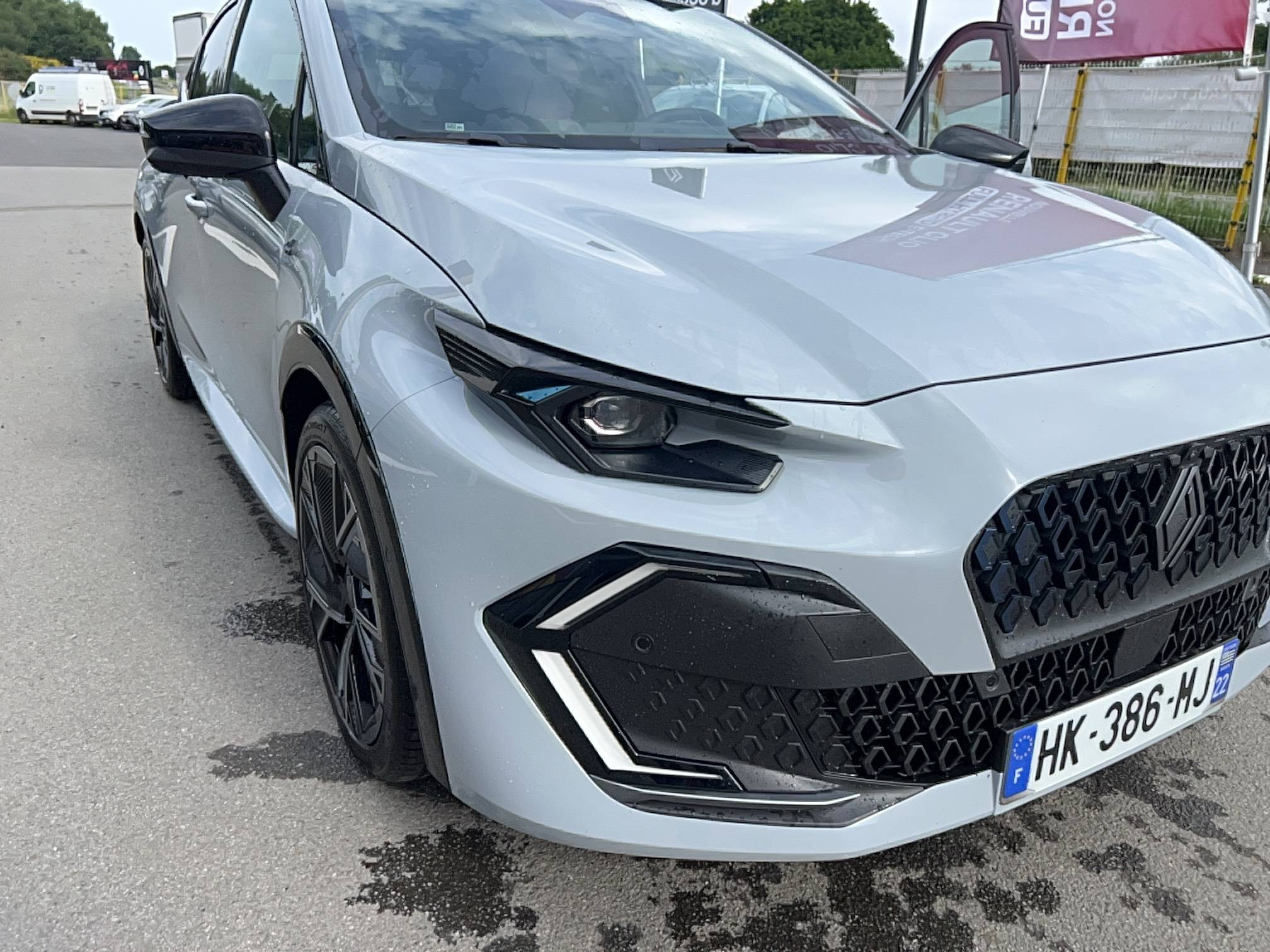 Vente en ligne Renault Clio 6 Clio E-Tech full hybrid 160 ch au prix de 29 990 €