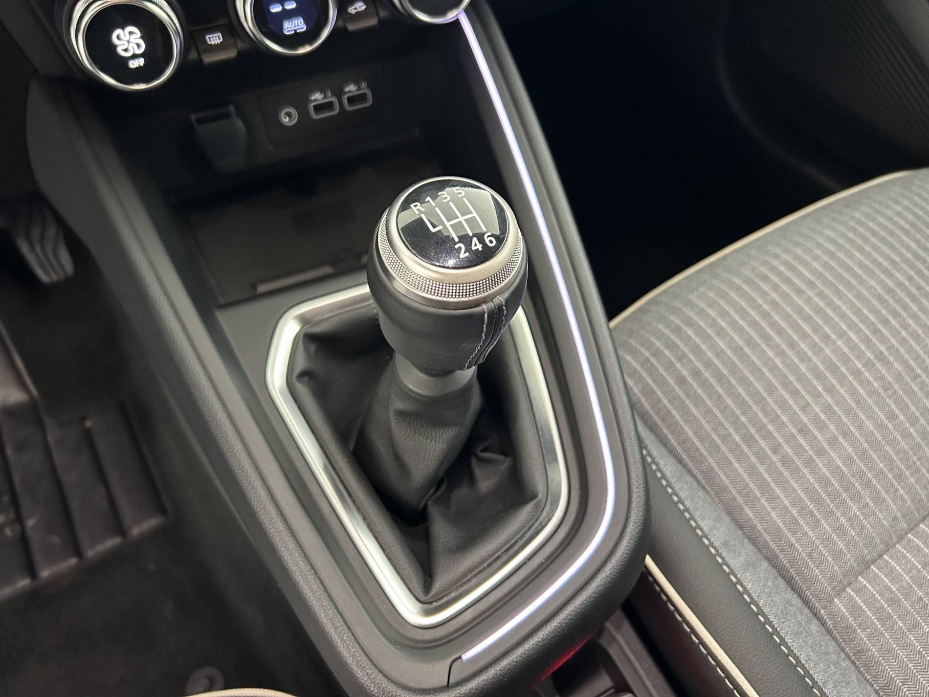 Vente en ligne Renault Clio 5 Clio Eco-G 100 ch GSR2 au prix de 17 790 €