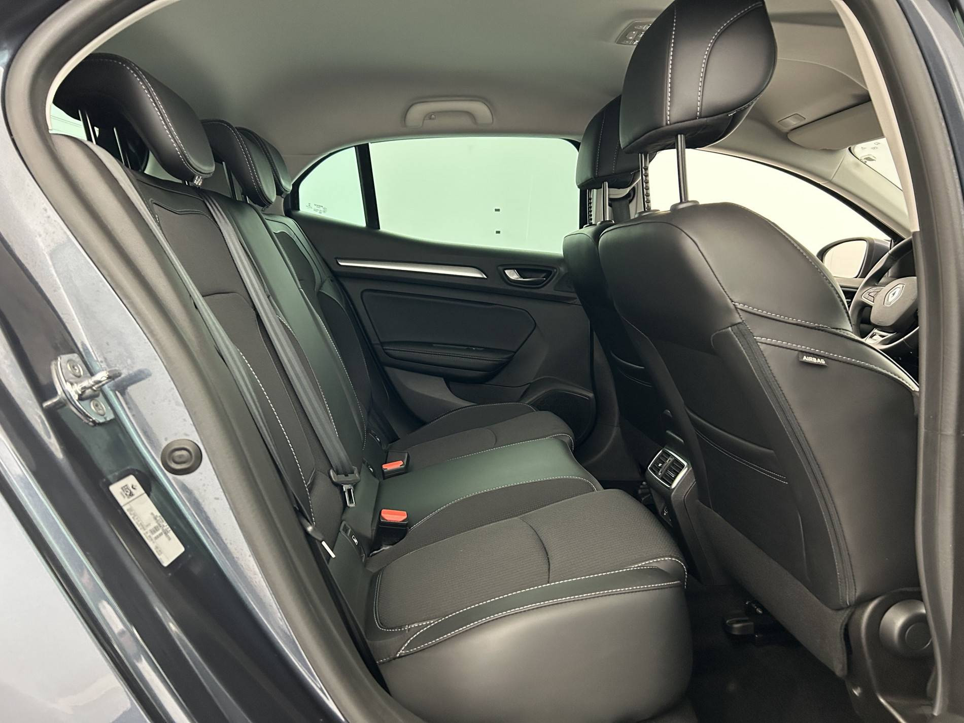 Vente en ligne Renault Megane 4  Blue dCi 115 EDC au prix de 19 690 €