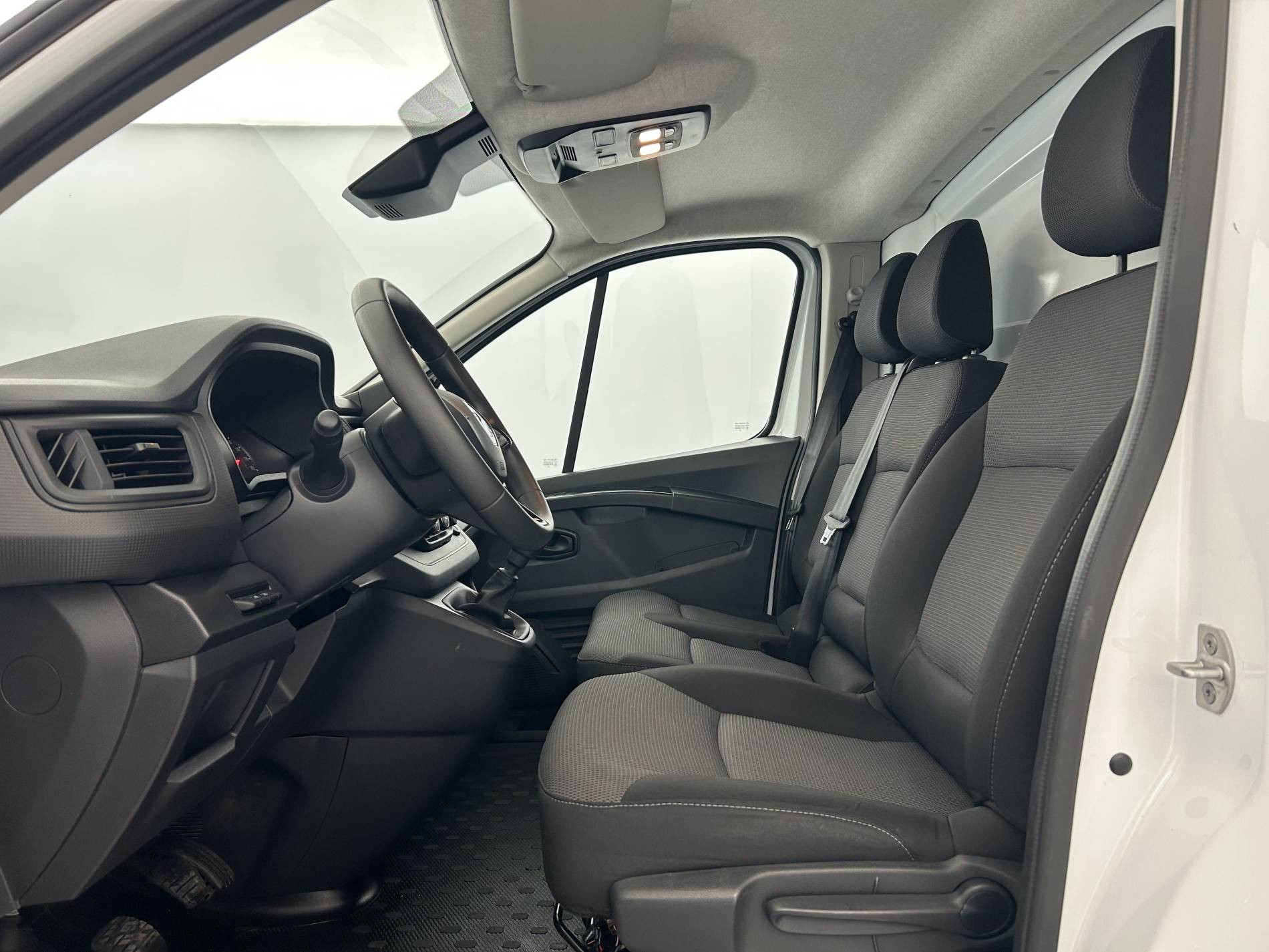 Vente en ligne Renault Trafic 3 Fourgon TRAFIC FGN L2H1 3000 KG BLUE DCI 130 au prix de 23 990 €
