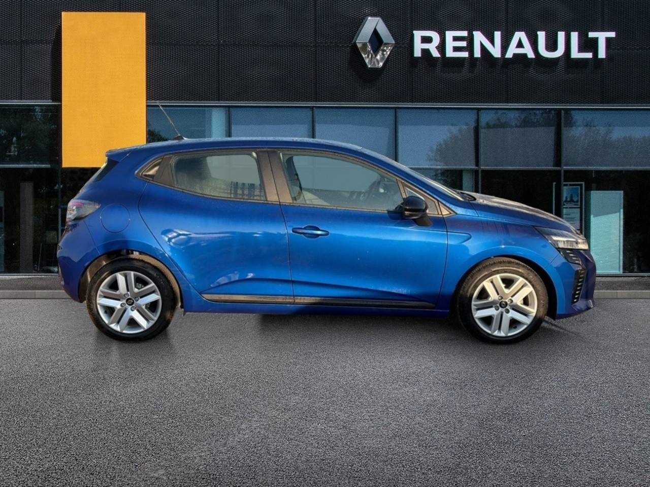 Vente en ligne Renault Clio 5 Clio TCe 90 au prix de 15 990 €