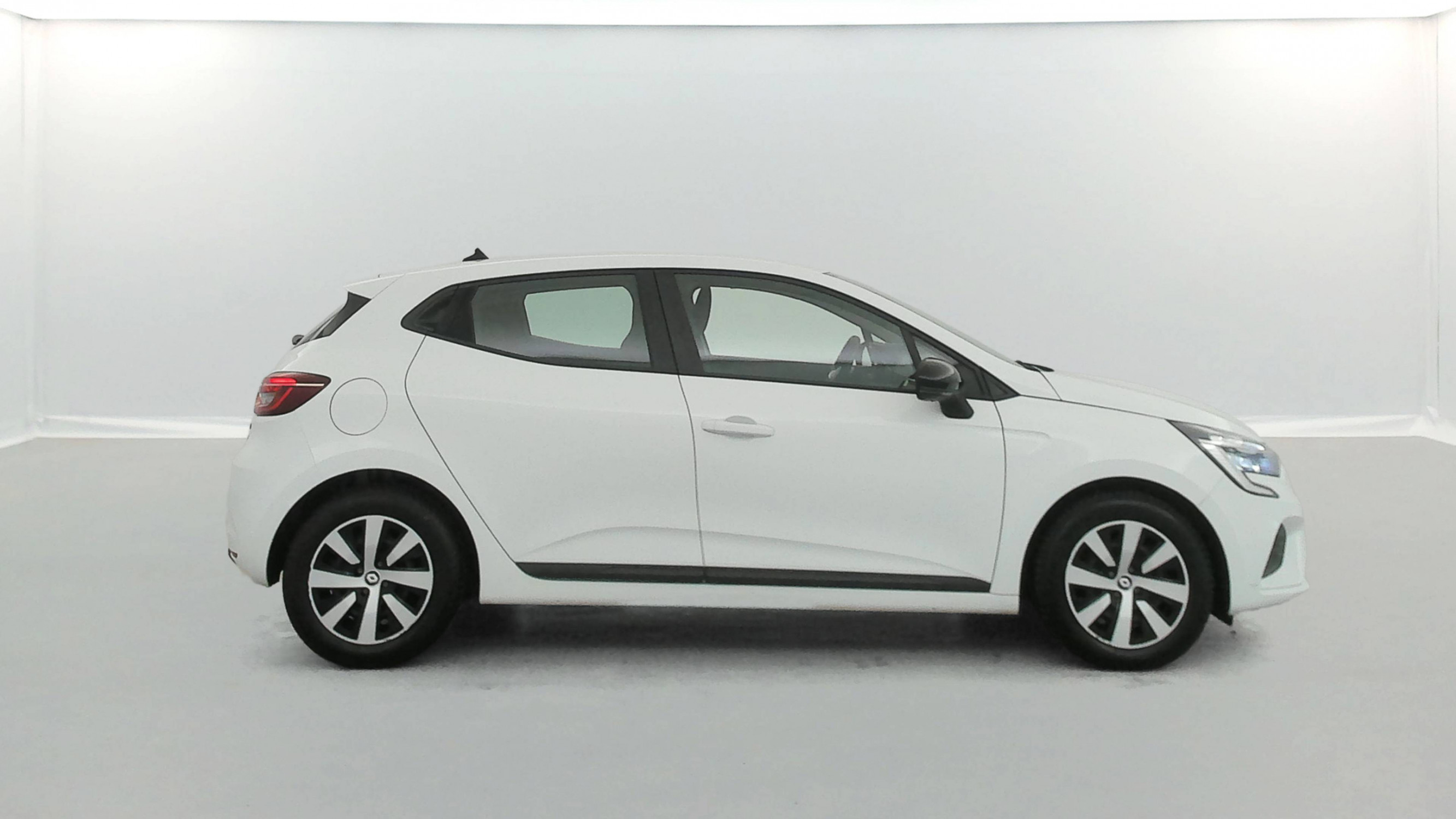 Vente en ligne Renault Clio 5 Clio E-Tech full hybrid 145 au prix de 15 890 €