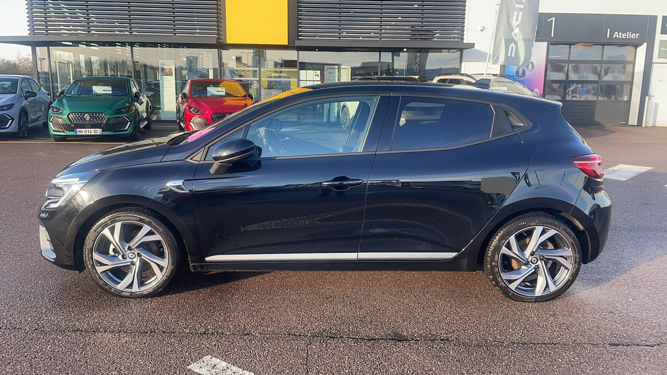 Vente en ligne Renault Clio 5 Clio E-Tech hybride 145 au prix de 17 911 €