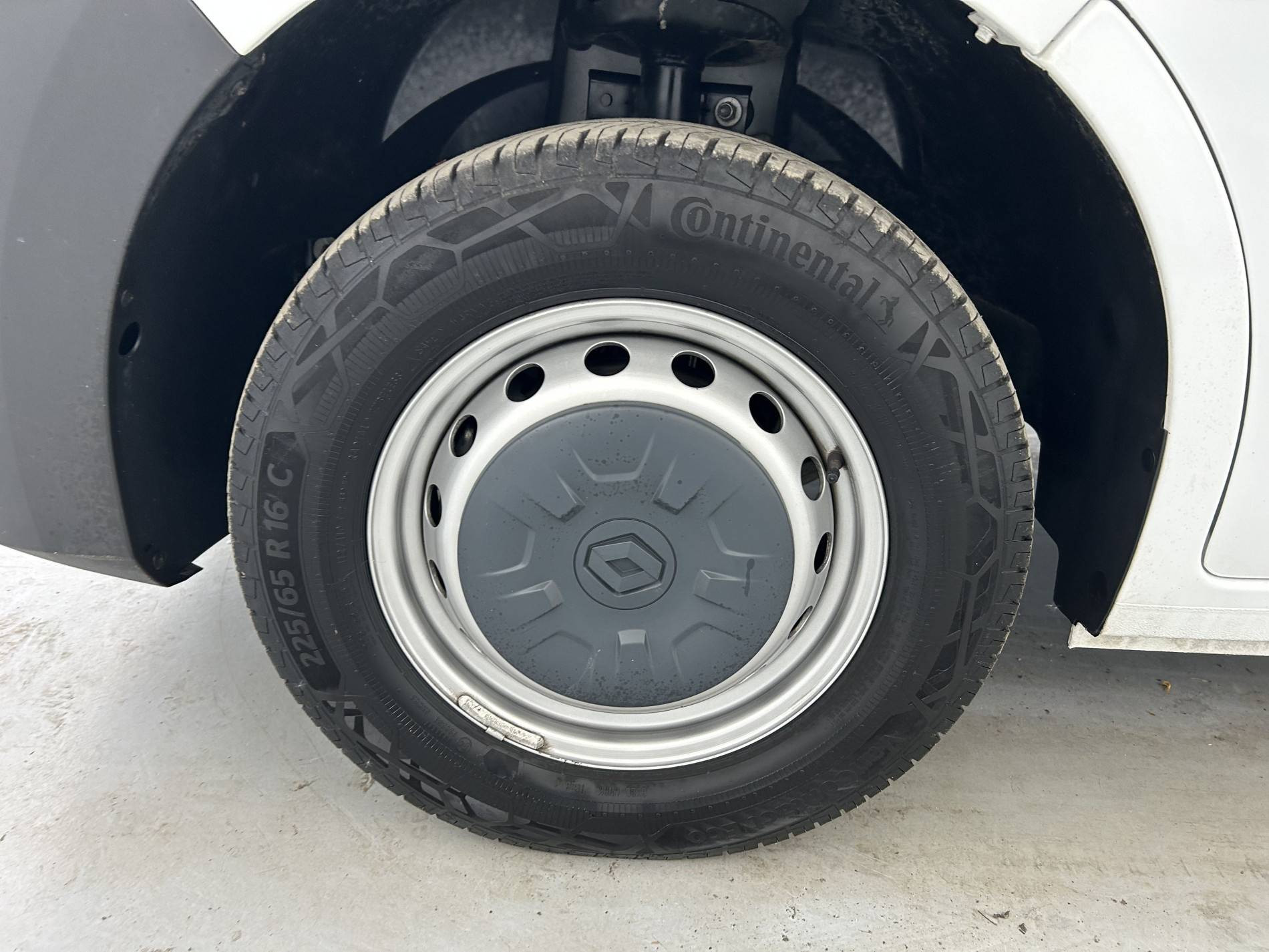 Vente en ligne Renault Master Fourgon MASTER FGN TRAC F3500 L2H2 BLUE DCI 135 au prix de 25 490 €