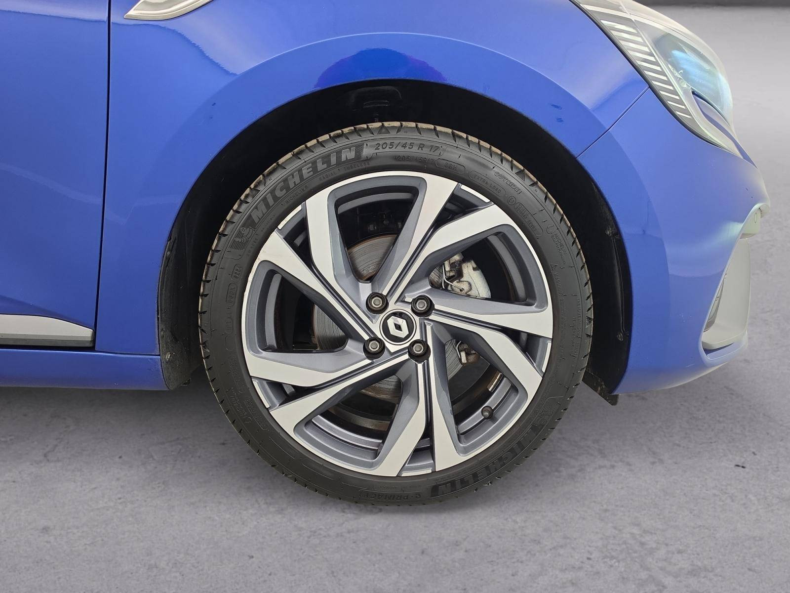 Vente en ligne Renault Clio 5 Clio E-Tech 140 - 21N au prix de 17 390 €