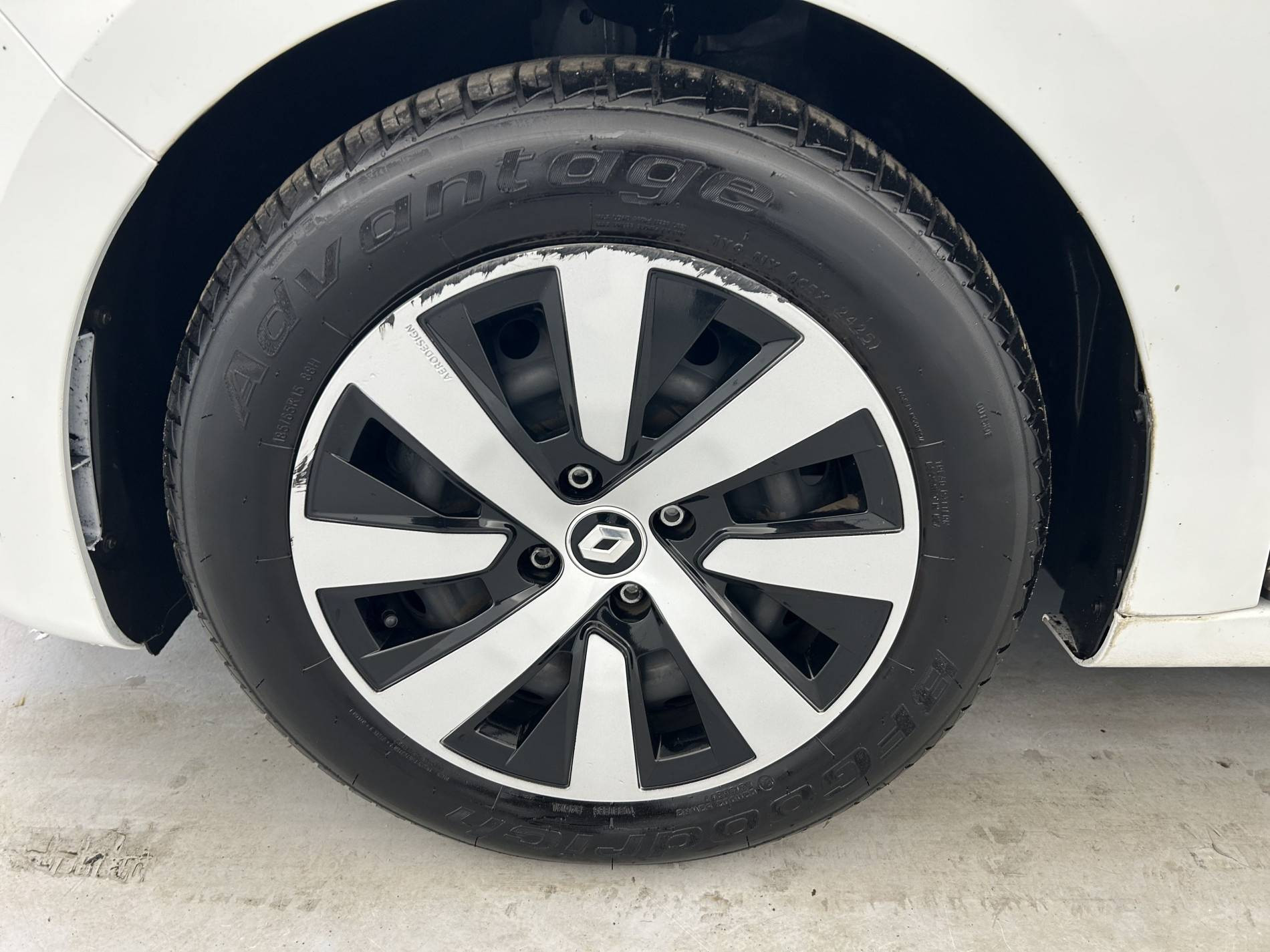 Vente en ligne Renault Clio 5 CLIO SOCIETE BLUE DCI 100 au prix de 14 990 €