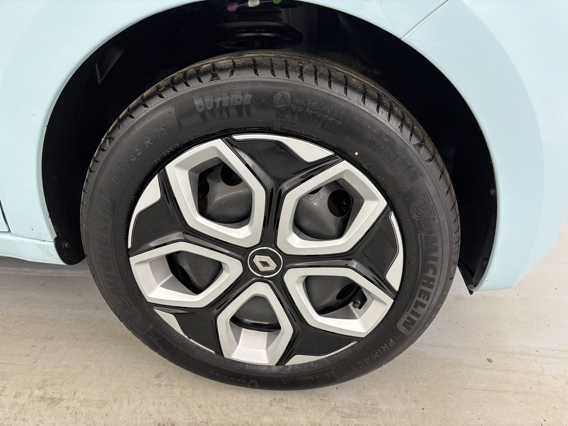 Vente en ligne Renault Twingo Electrique Twingo III E-Tech au prix de 13 890 €