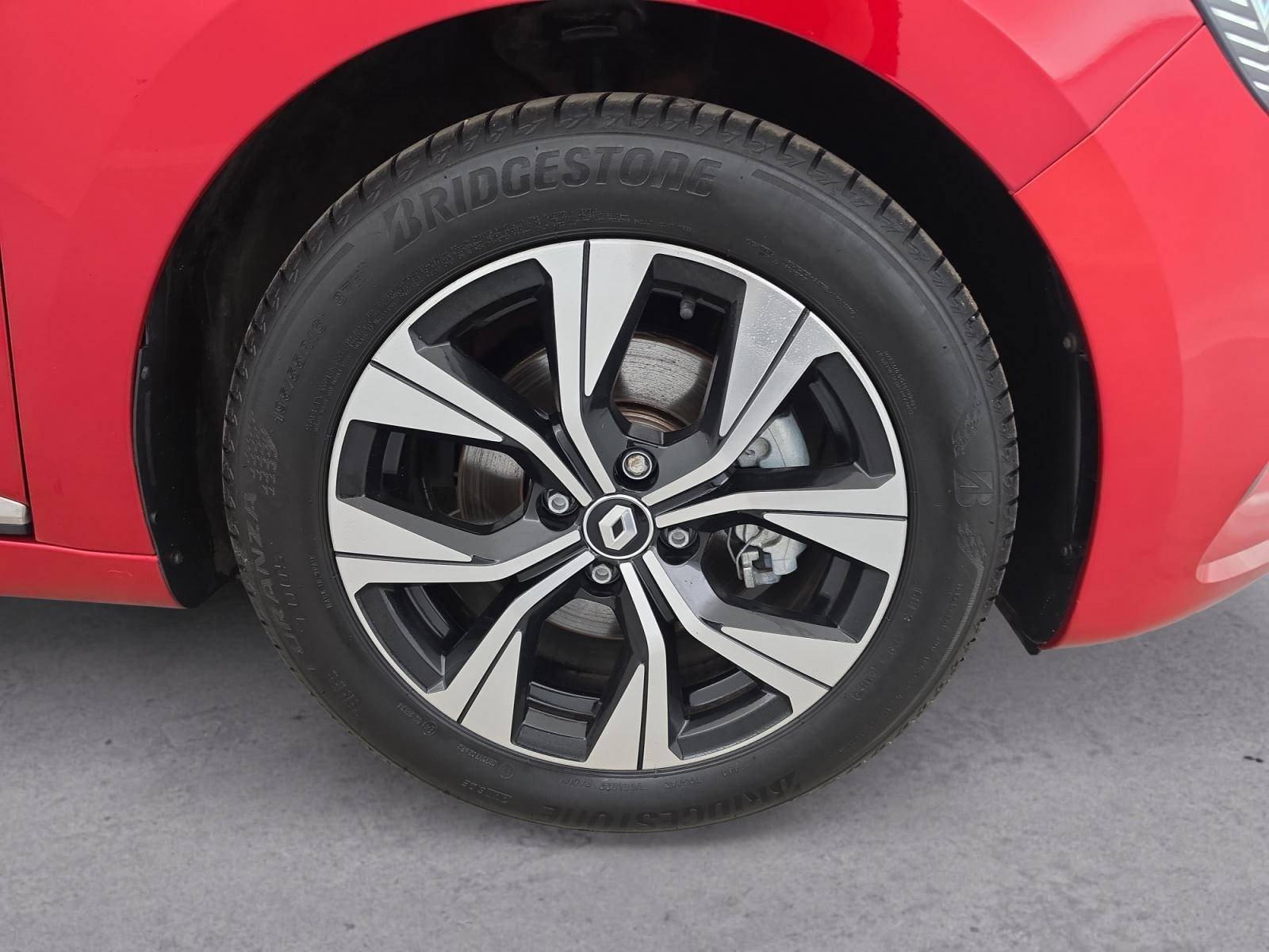 Vente en ligne Renault Clio 5 Clio E-Tech full hybrid 145 au prix de 17 990 €