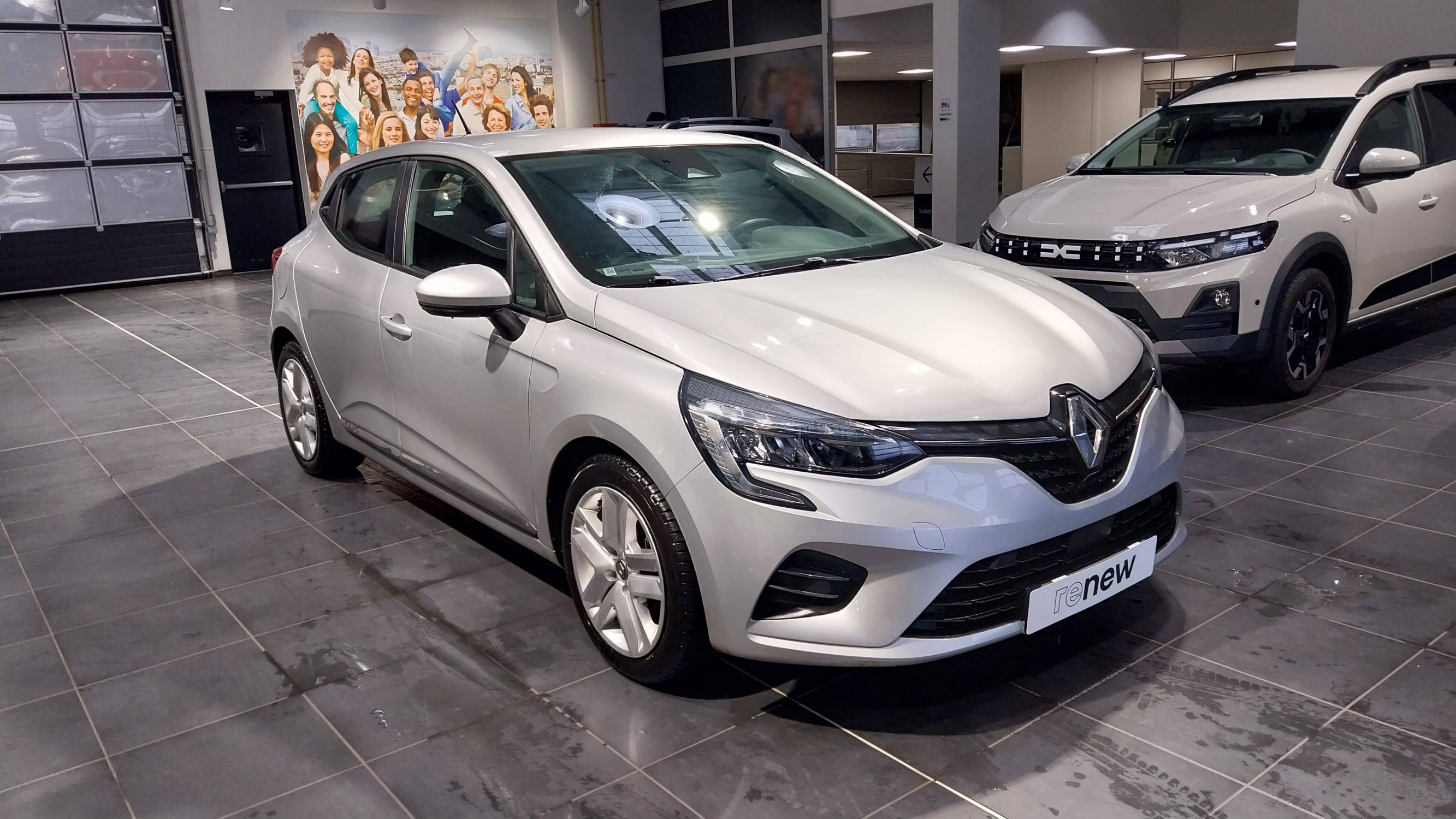Vente en ligne Renault Clio 5 Clio E-Tech 140 - 21N au prix de 16 890 €