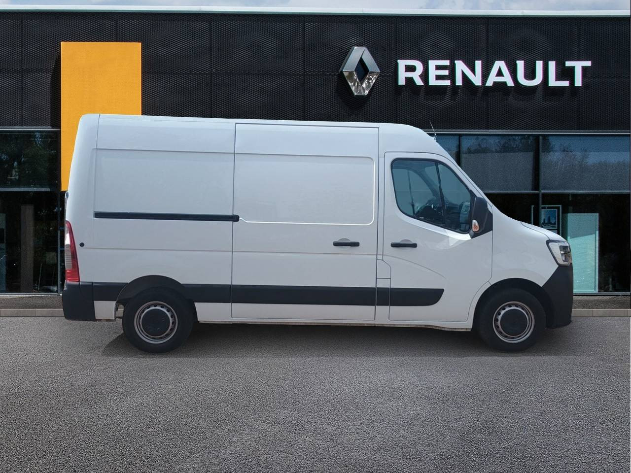 Vente en ligne Renault Master Fourgon MASTER FGN TRAC F3500 L2H2 BLUE DCI 135 au prix de 23 990 €