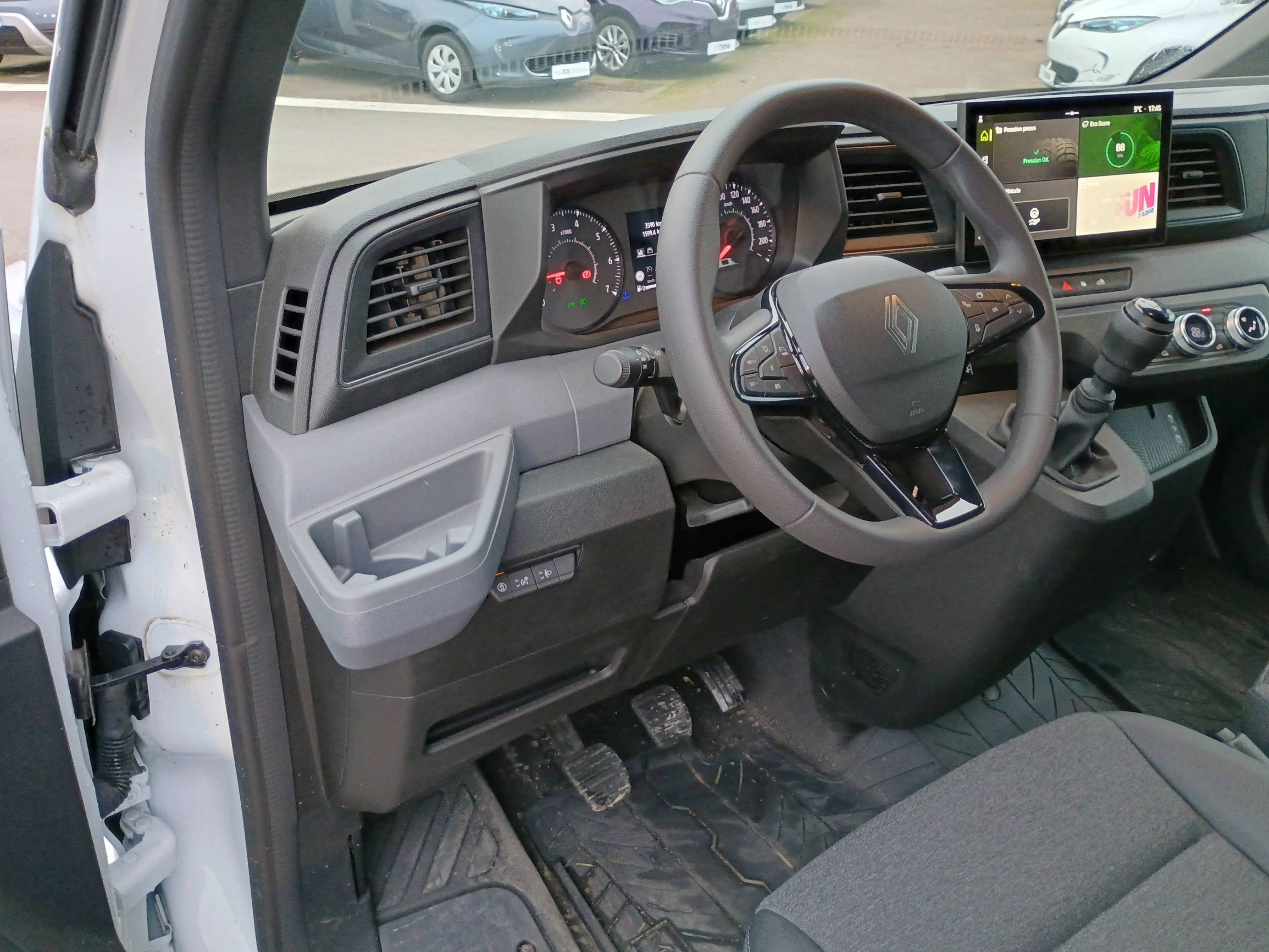 Vente en ligne Renault Master Fourgon MASTER FG BLUE DCI 150 L3H2 3T5 TR au prix de 33 990 €