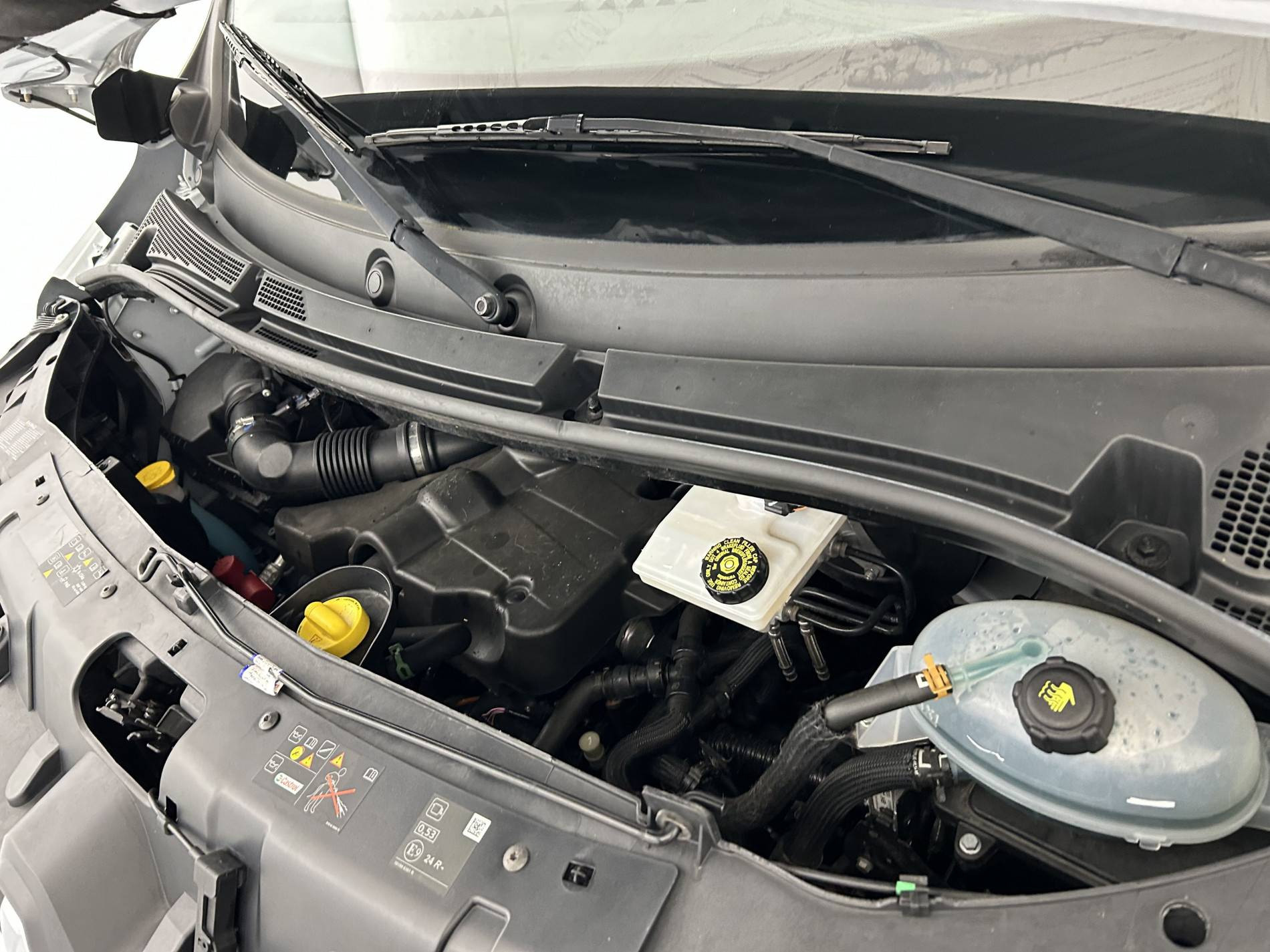 Vente en ligne Renault Master Fourgon MASTER FGN TRAC F3500 L2H2 BLUE DCI 135 au prix de 23 390 €