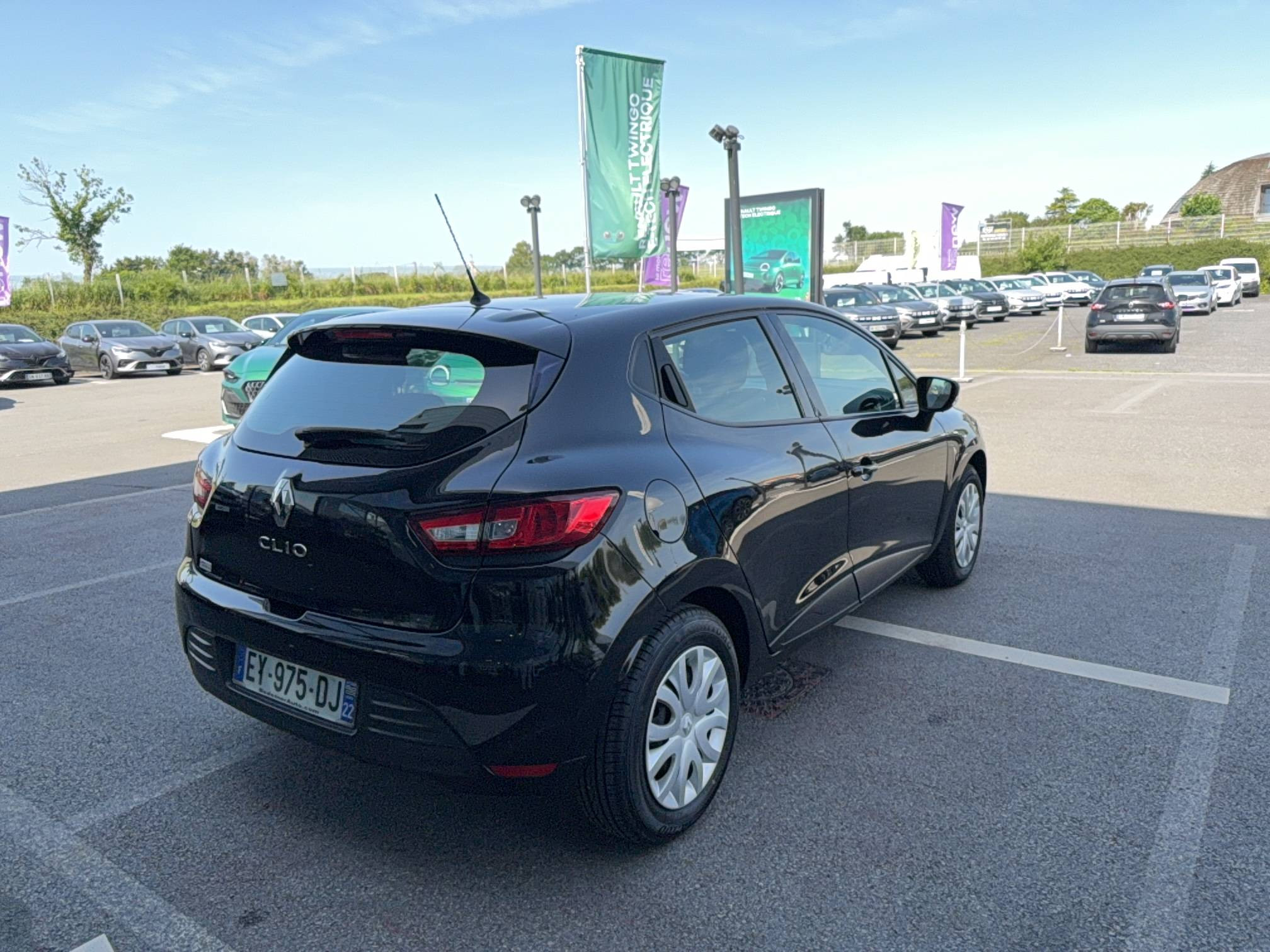 Vente en ligne Renault Clio 4 Clio 1.2 16V 75 au prix de 10 590 €