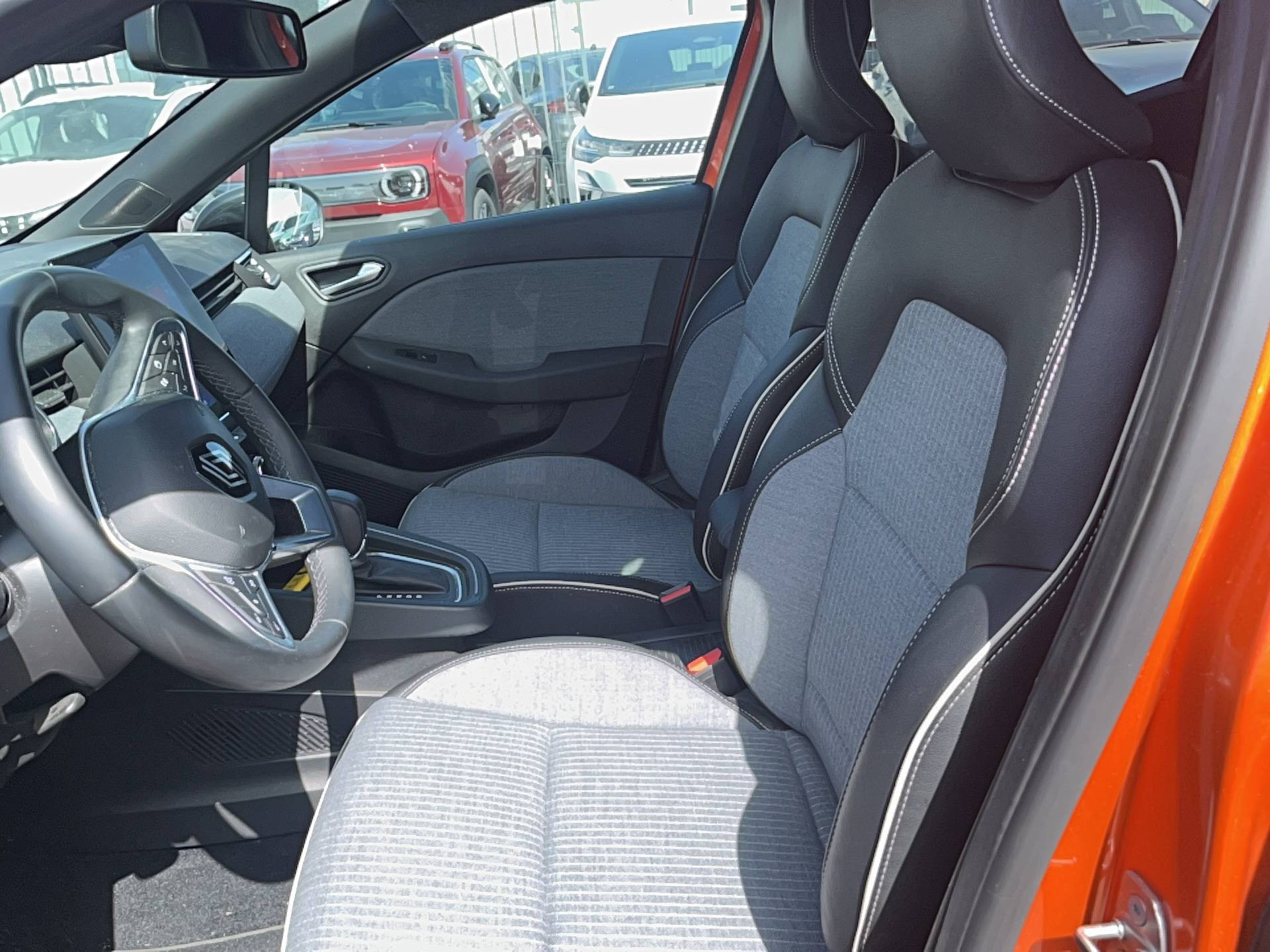 Vente en ligne Renault Clio 5 Clio E-Tech full hybrid 145 au prix de 18 990 €