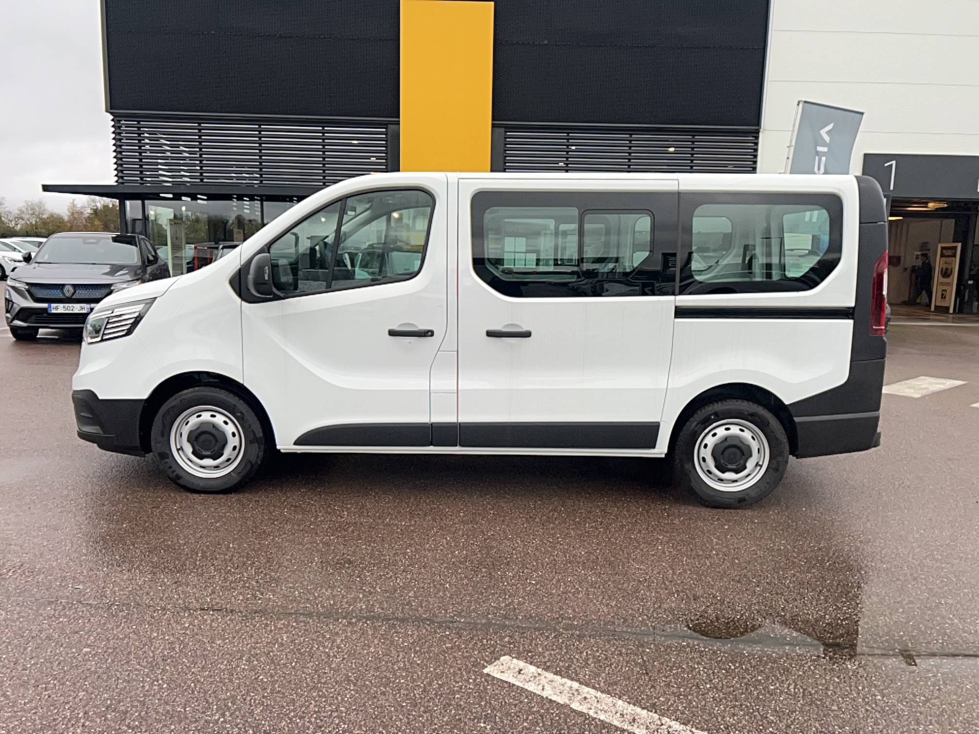 Vente en ligne Renault Trafic 3 Fourgon TRAFIC FGN L1H1 2T8 BLUE DCI 150 EDC GSR2 au prix de 29 991 €