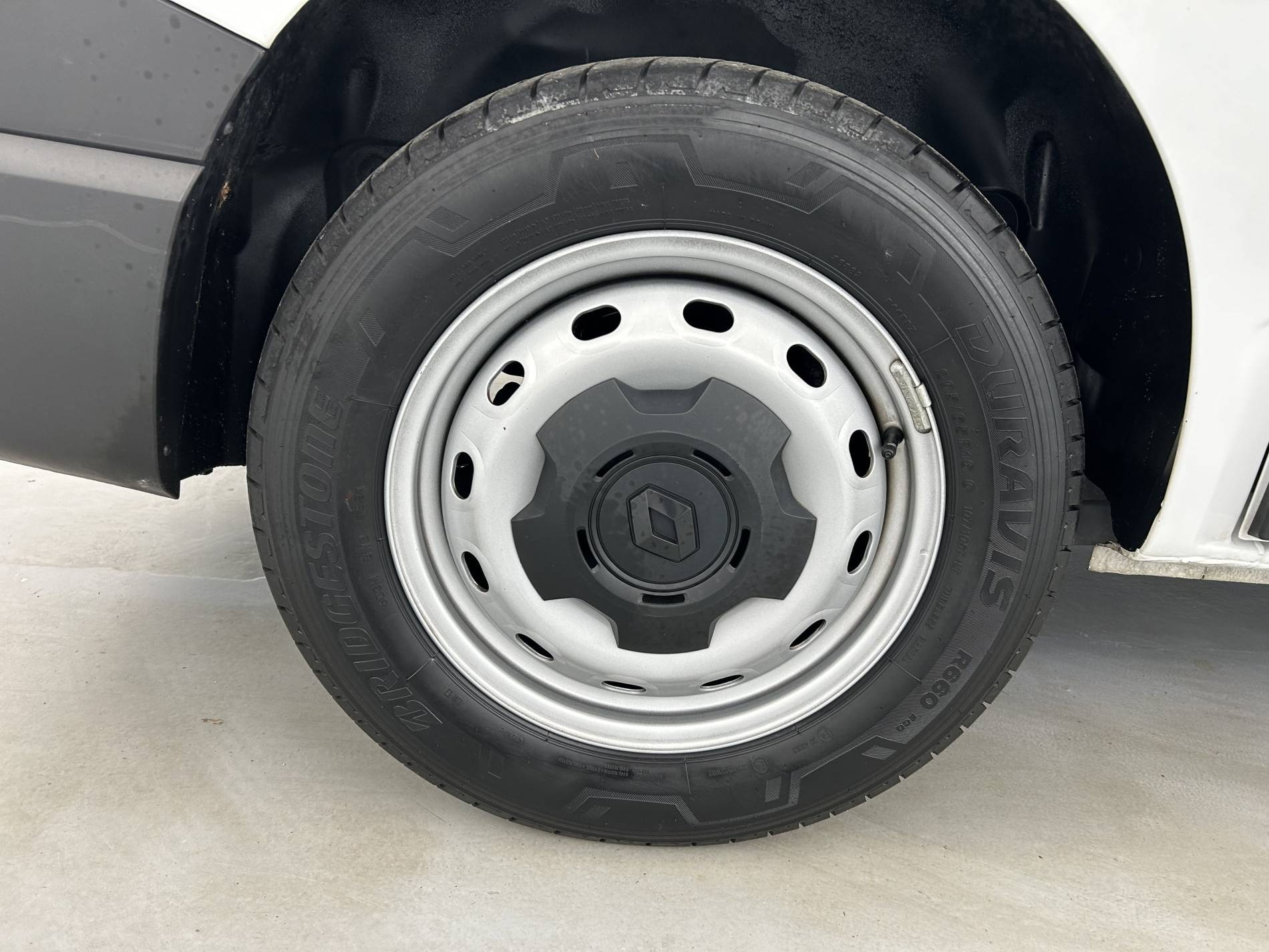 Vente en ligne Renault Trafic 3 Fourgon TRAFIC FG BLUE DCI 130 L1H1 3T GSR2 au prix de 26 750 €