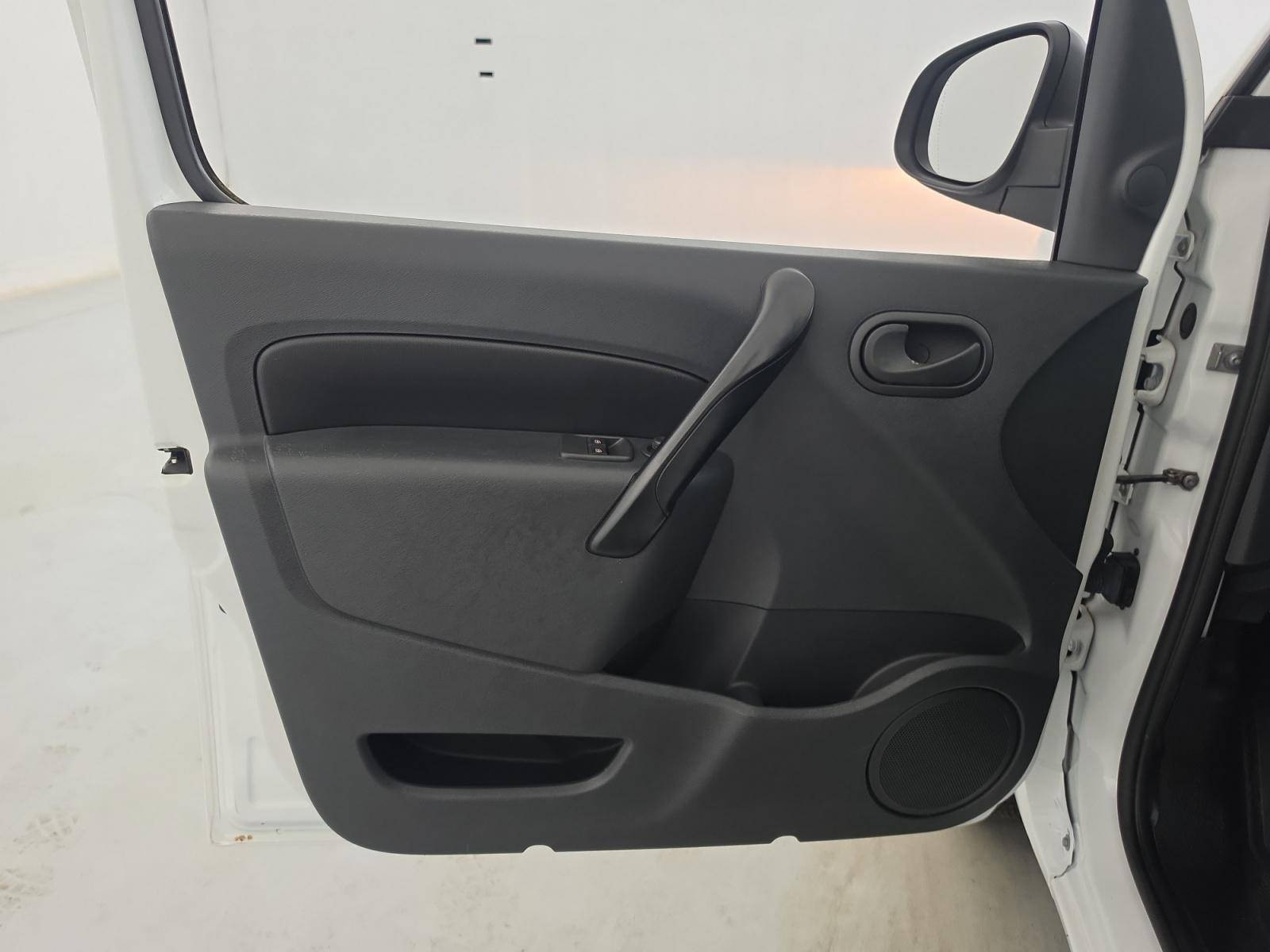 Vente en ligne Renault Kangoo Electrique KANGOO Z.E. 33 au prix de 13 990 €