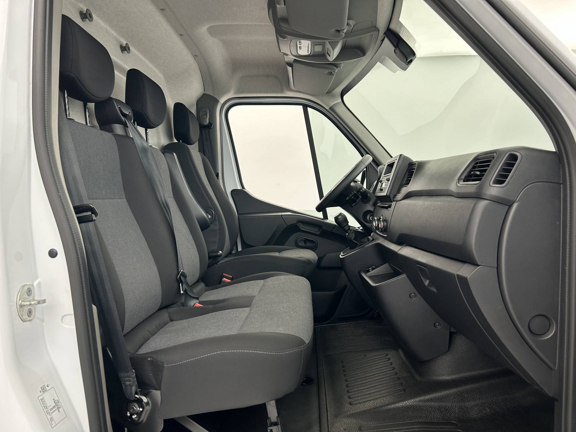 Vente en ligne Renault Master Fourgon MASTER FGN TRAC F3500 L3H3 BLUE DCI 135 au prix de 28 490 €