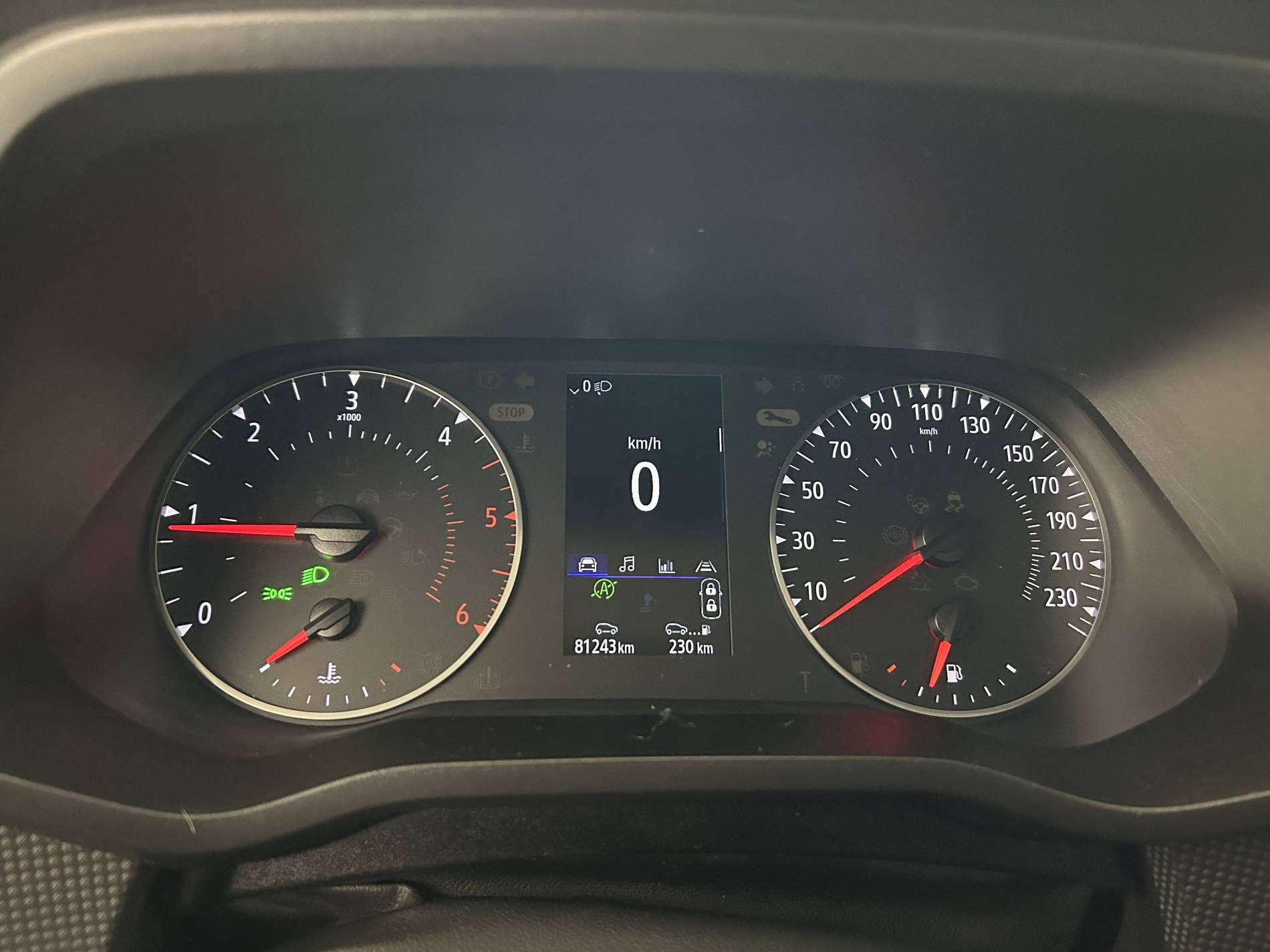 Vente en ligne Renault Trafic 3 Fourgon TRAFIC FGN L1H1 2800 KG BLUE DCI 130 au prix de 21 390 €