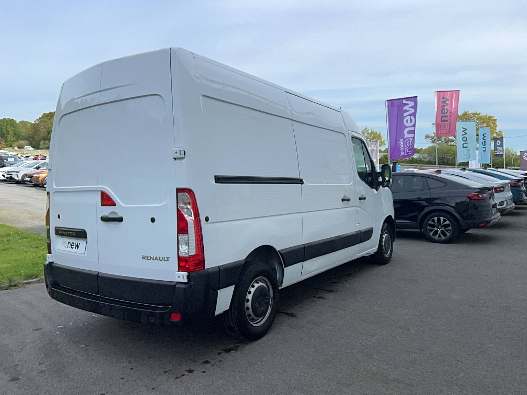 Vente en ligne Renault Master Fourgon MASTER FGN TRAC F3500 L2H2 BLUE DCI 135 au prix de 23 590 €
