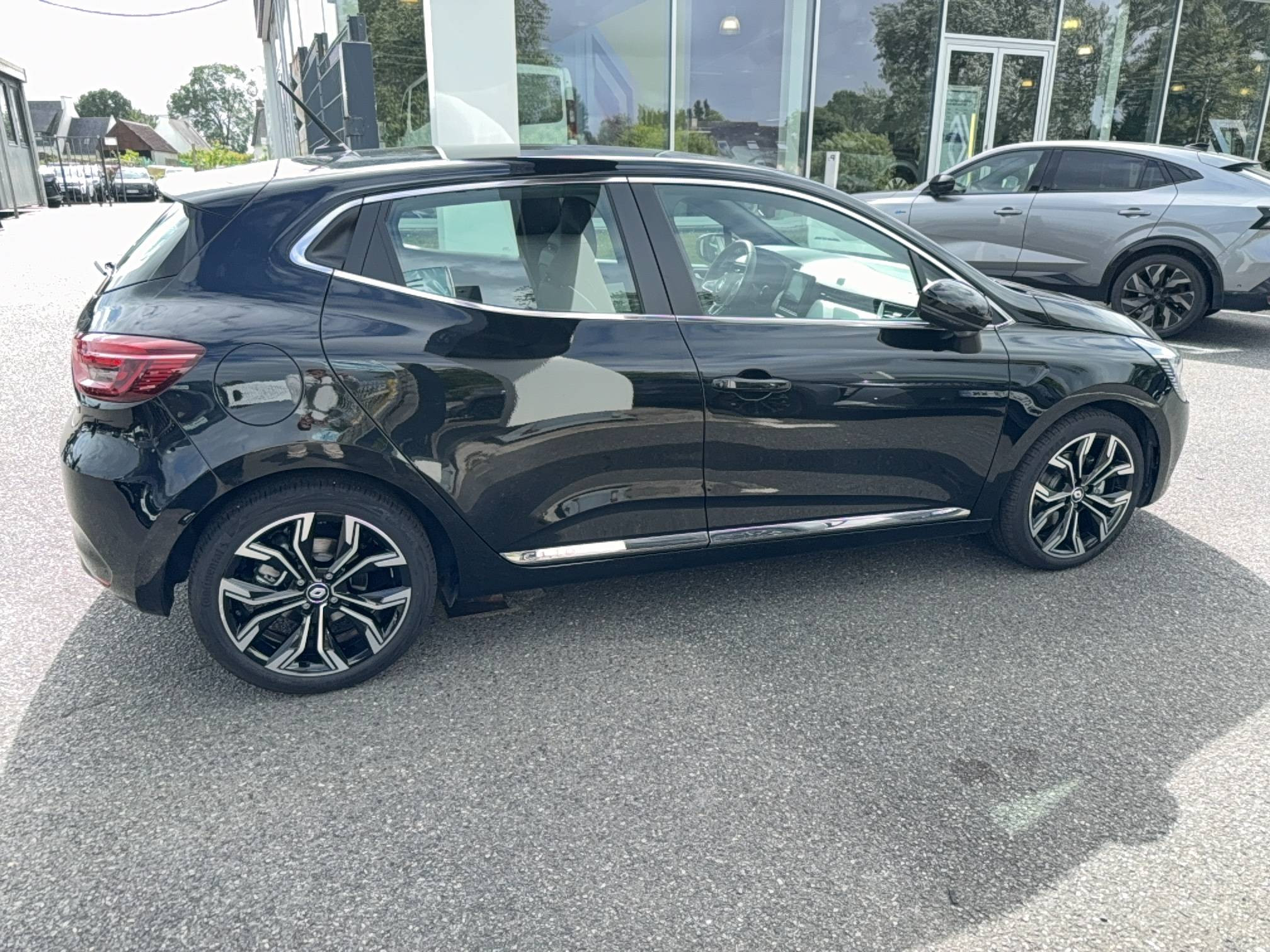 Vente en ligne Renault Clio 5 Clio E-Tech 140 - 21N au prix de 18 900 €