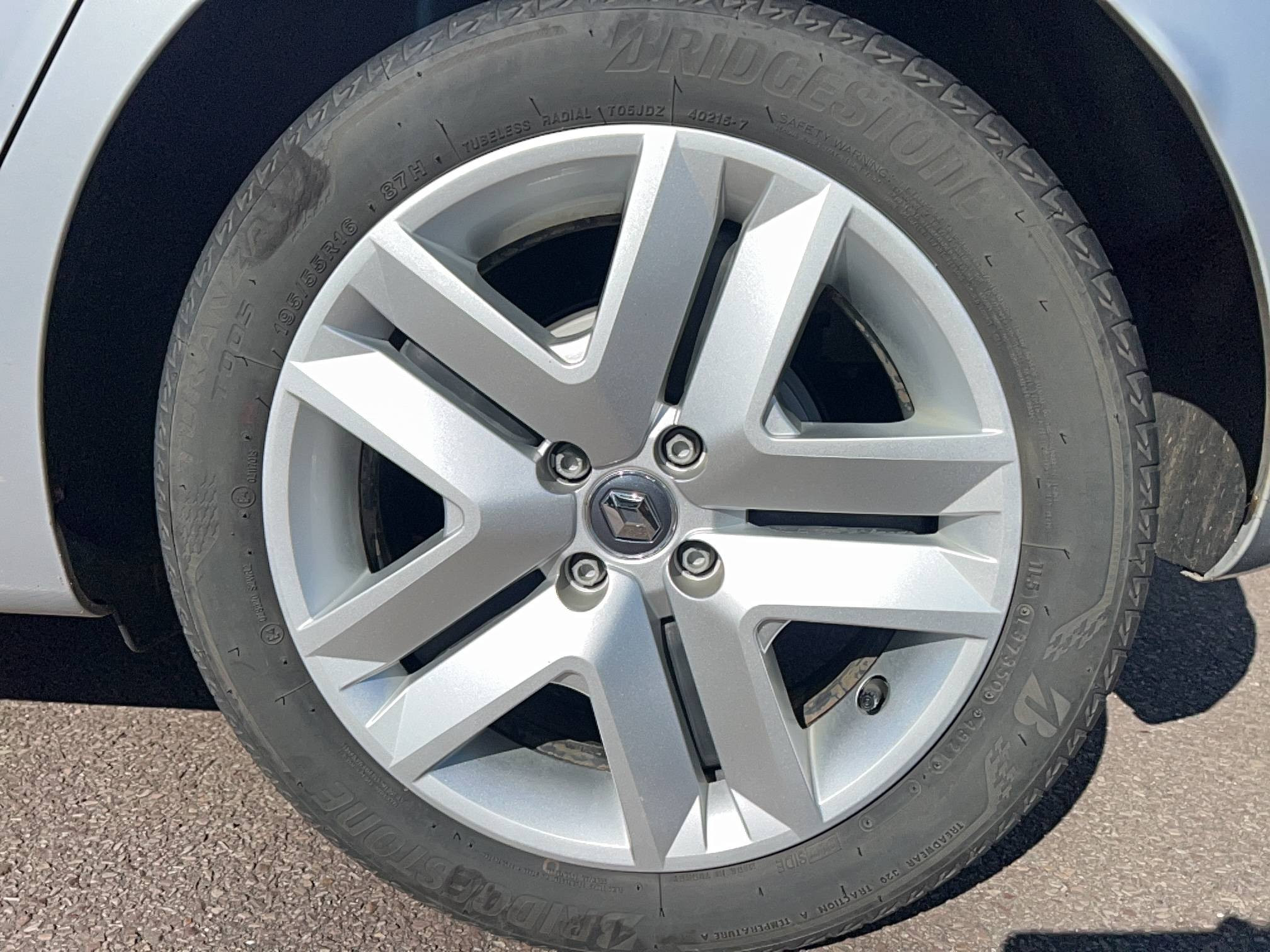 Vente en ligne Renault Clio 5 Clio E-Tech 140 - 21N au prix de 17 491 €