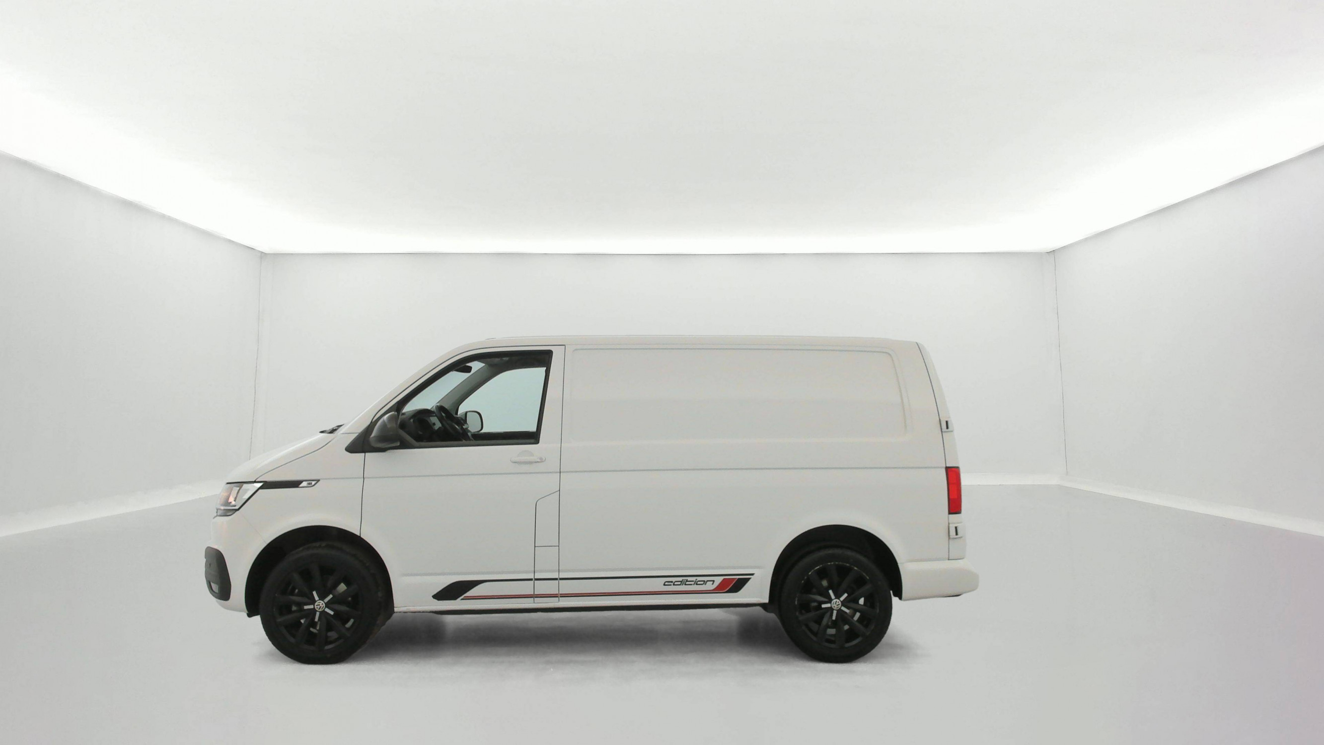 Vente en ligne Volkswagen Transporter  L1H1 2.0 TDI 110 BVM5 au prix de 22 690 €