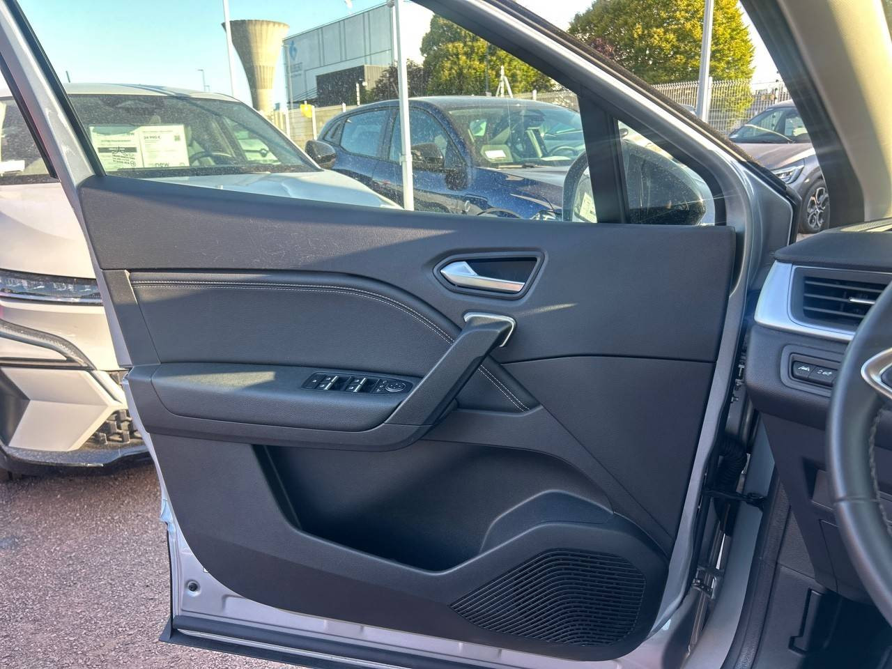 Vente en ligne Renault Captur  mild hybrid 160 EDC au prix de 18 890 €