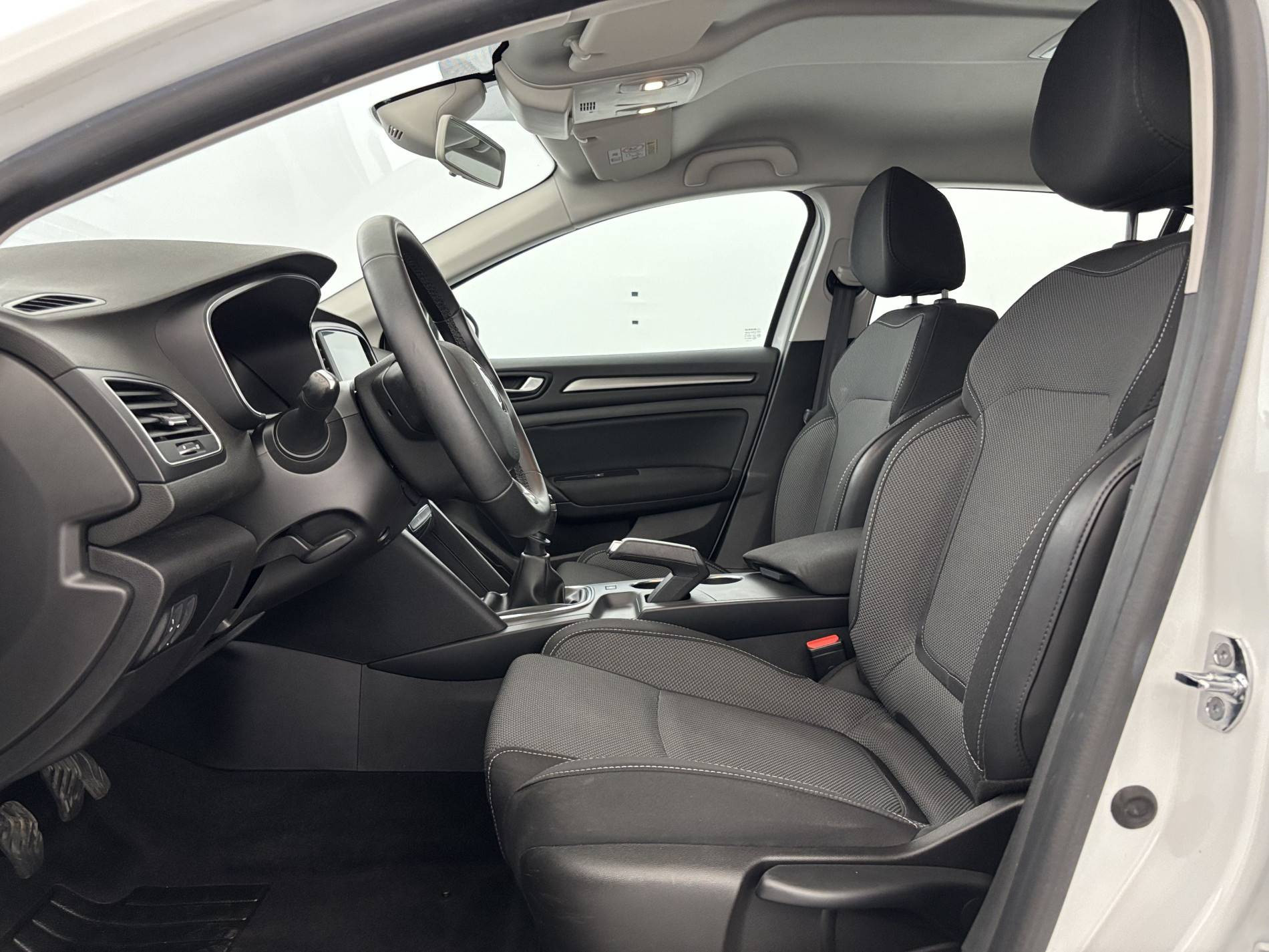 Vente en ligne Renault Megane 4  BLUE DCI 115 au prix de 14 990 €