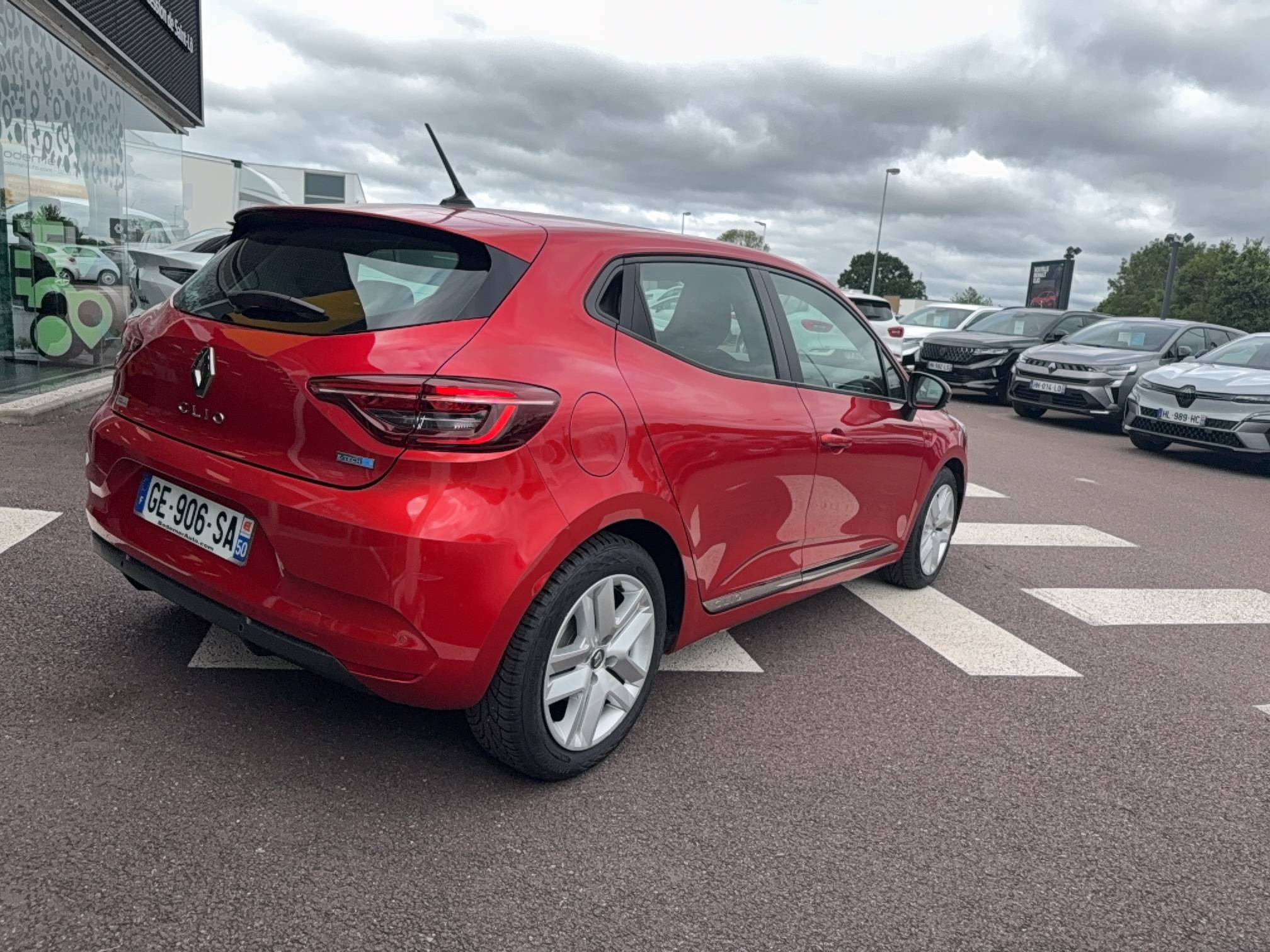 Vente en ligne Renault Clio 5 Clio E-Tech 140 - 21N au prix de 15 375 €