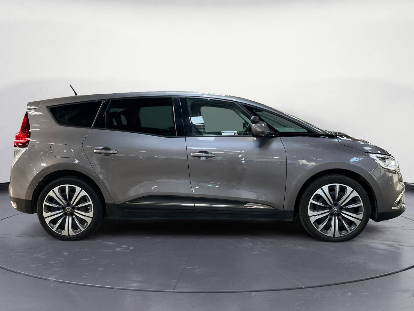 Vente en ligne Renault Grand Scenic 4 Grand Scenic TCe 140 au prix de 21 990 €
