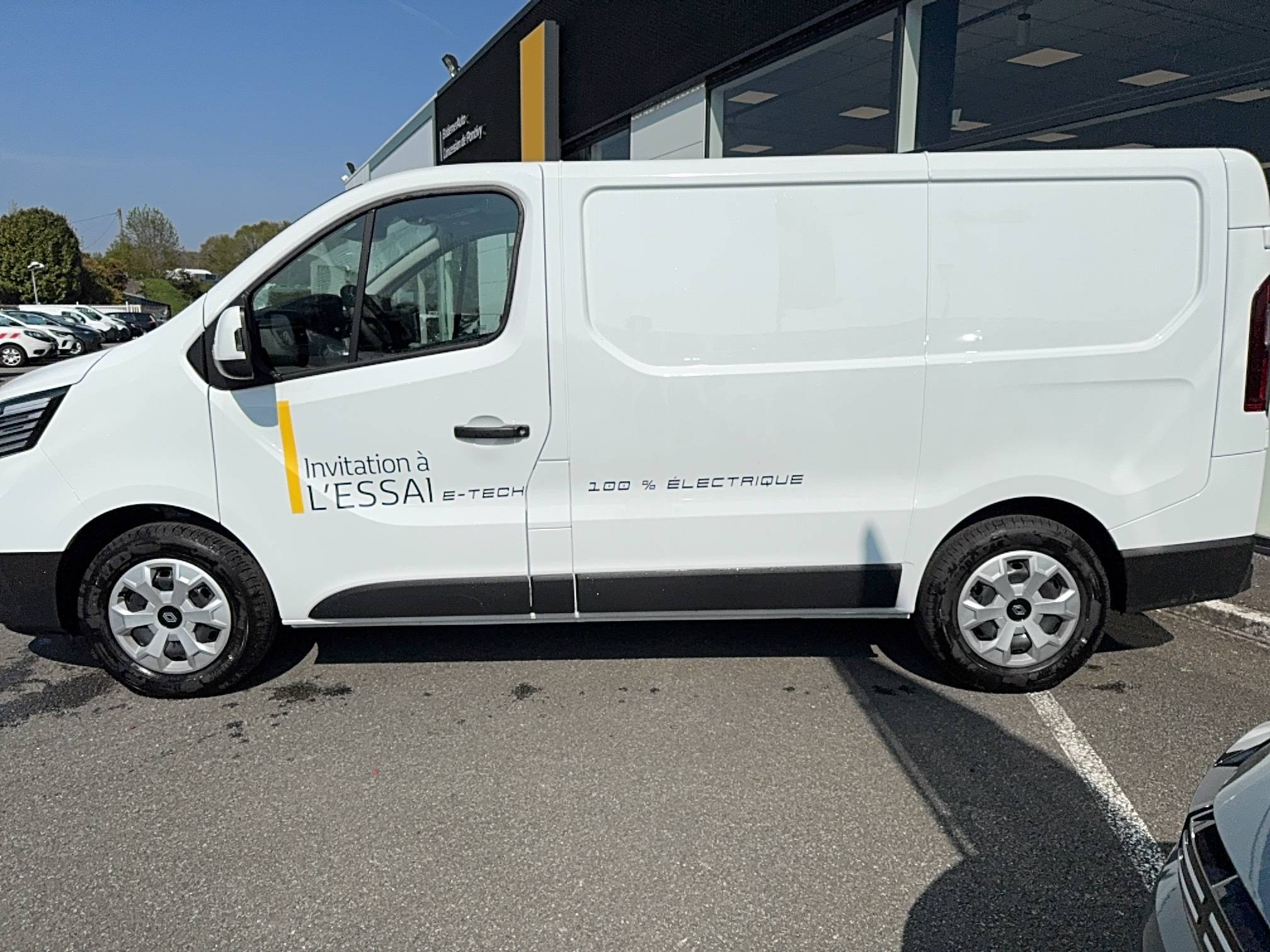 Vente en ligne Renault Trafic Van E-Tech TRAFIC E-TECH ELECTRIQUE FGN L1H1 3T AC22 au prix de 35 300 €