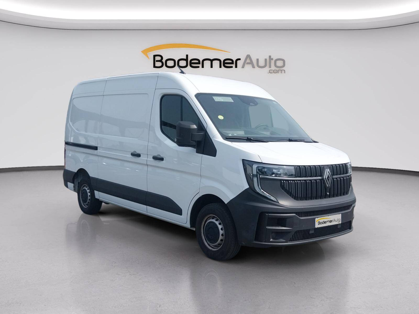 Vente en ligne Renault Master Fourgon MASTER FG BLUE DCI 130 L2H2 3T5 TR au prix de 32 990 €