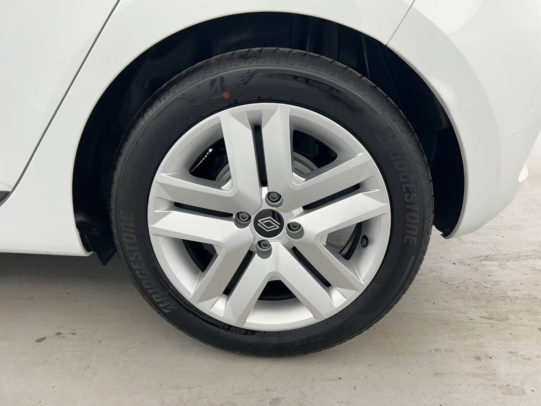 Vente en ligne Renault Clio 5 Clio E-Tech full hybrid 145 ch GSR2 au prix de 18 890 €