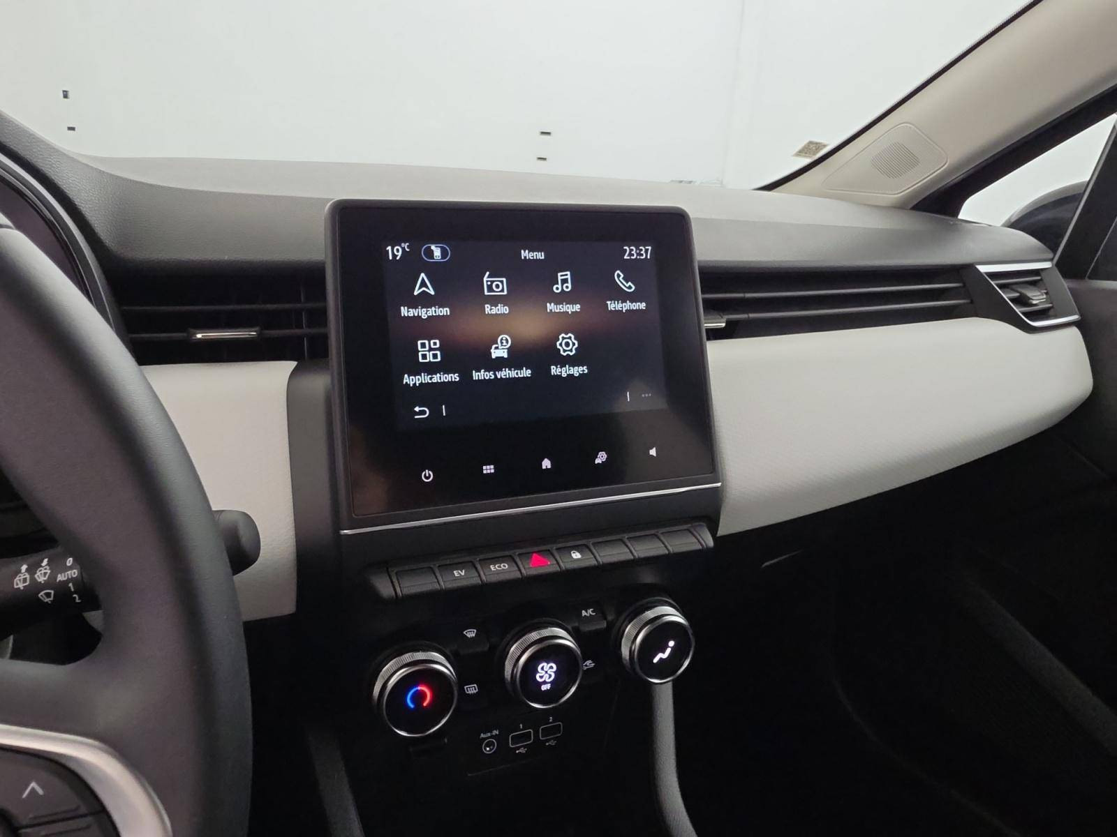 Vente en ligne Renault Clio 5 Clio E-Tech full hybrid 145 au prix de 16 990 €
